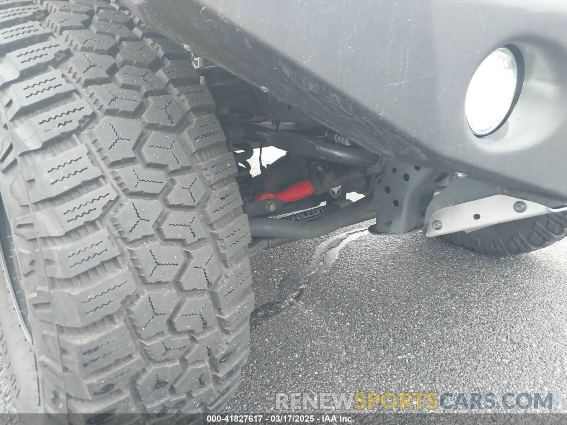 18 Photograph of a damaged car 1C6JJTBGXLL113994 JEEP GLADIATOR 2020