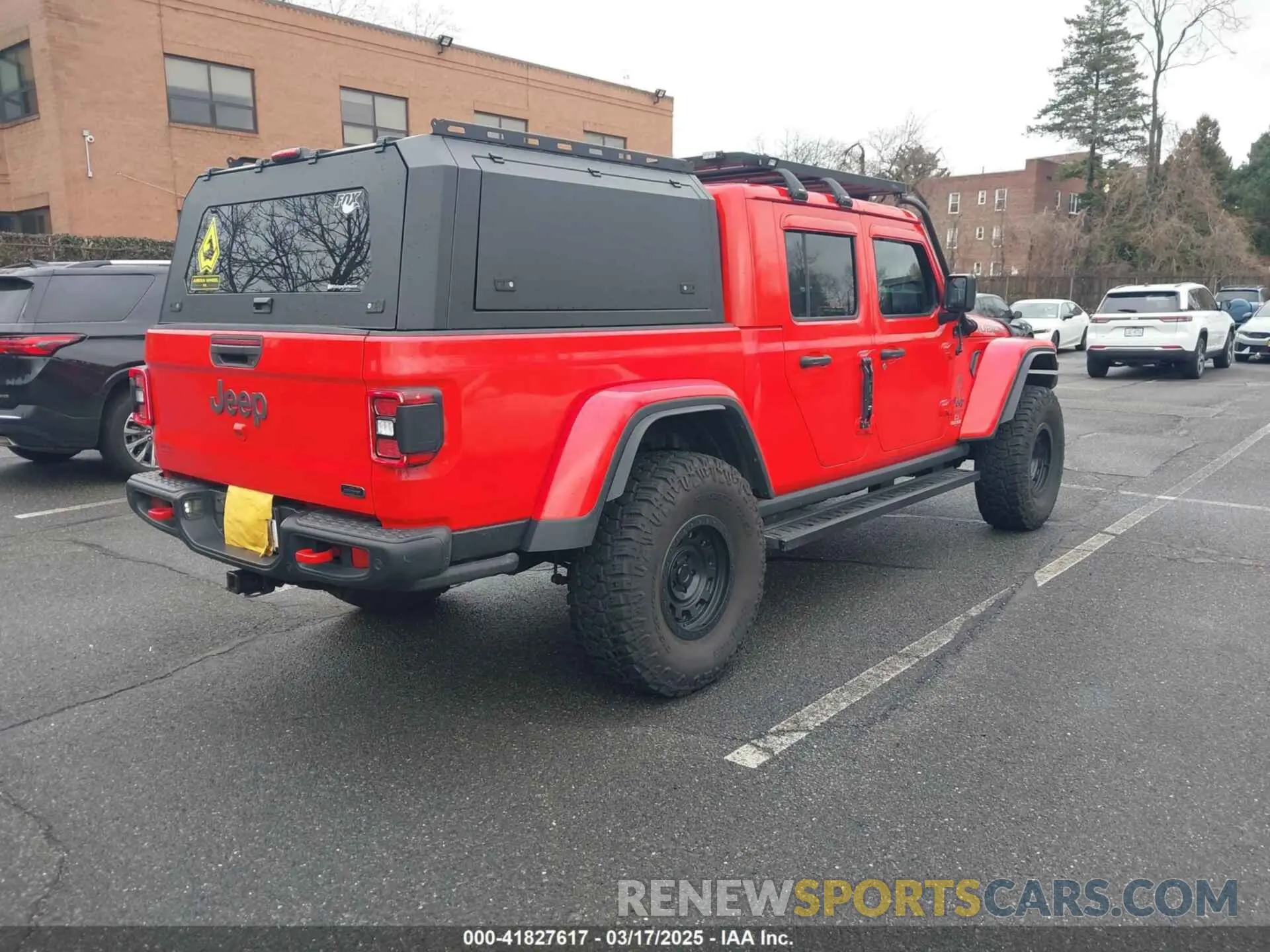 4 Photograph of a damaged car 1C6JJTBGXLL113994 JEEP GLADIATOR 2020