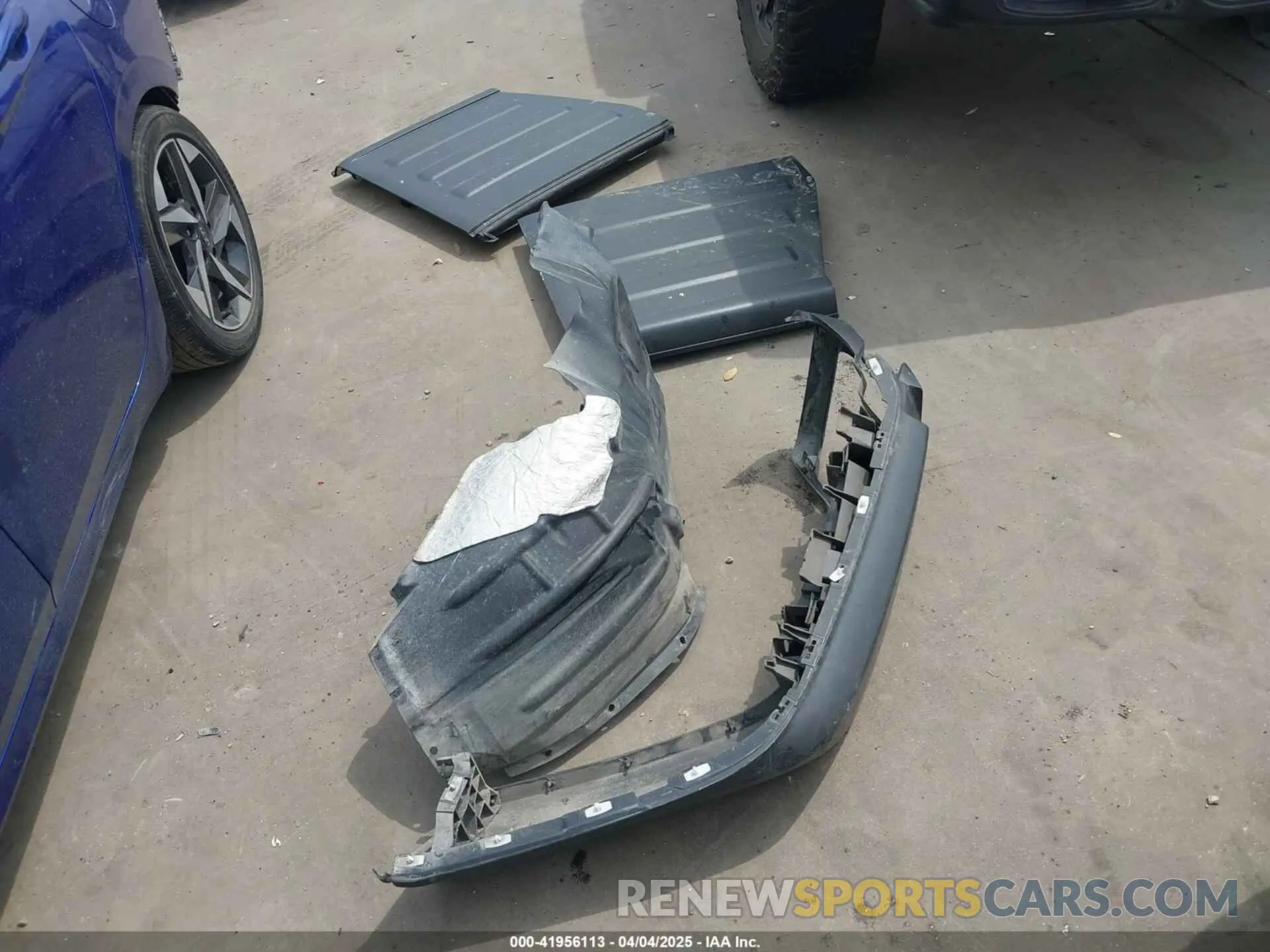 11 Photograph of a damaged car 1C6JJTBGXLL136711 JEEP GLADIATOR 2020