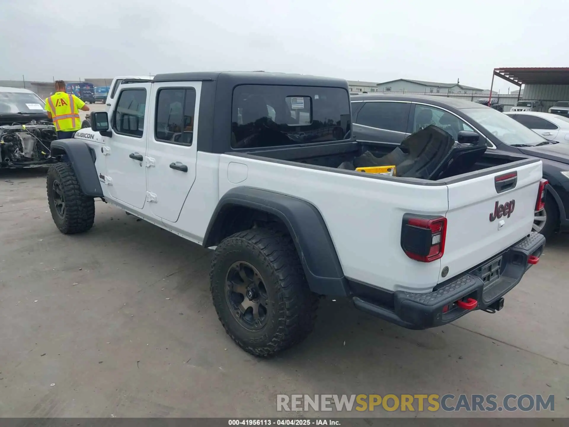 3 Photograph of a damaged car 1C6JJTBGXLL136711 JEEP GLADIATOR 2020