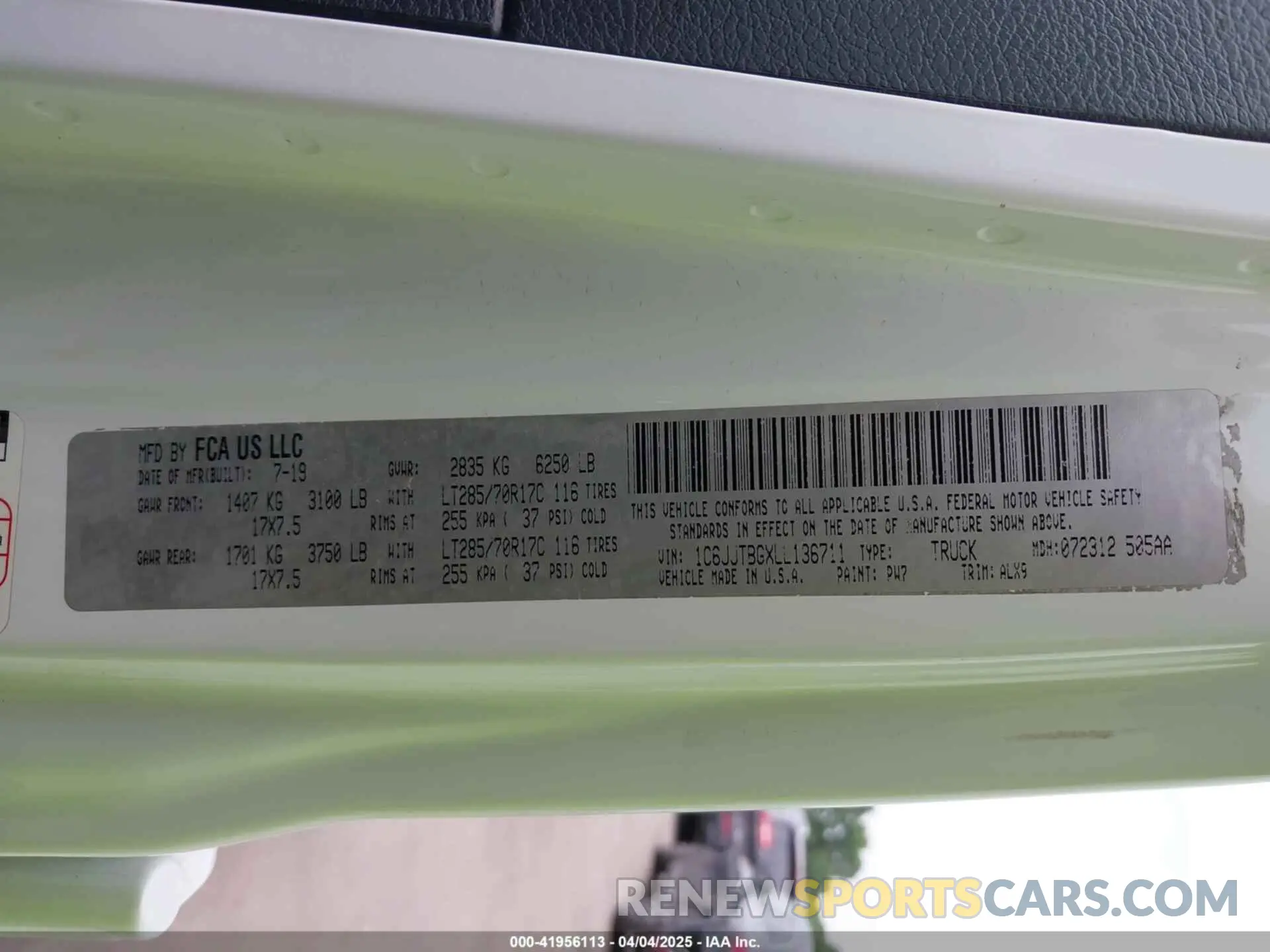 9 Photograph of a damaged car 1C6JJTBGXLL136711 JEEP GLADIATOR 2020