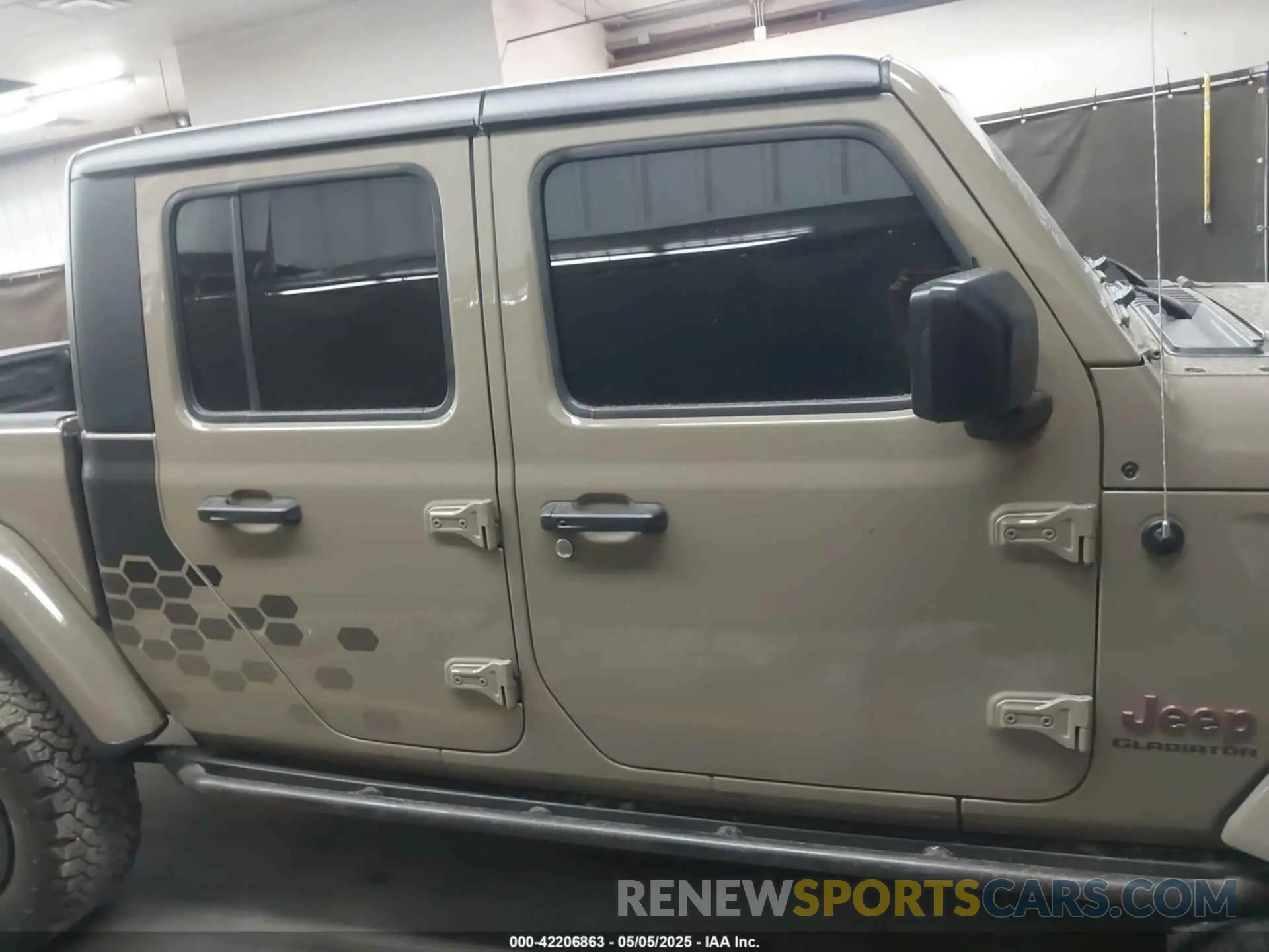 14 Photograph of a damaged car 1C6JJTBGXLL178893 JEEP GLADIATOR 2020