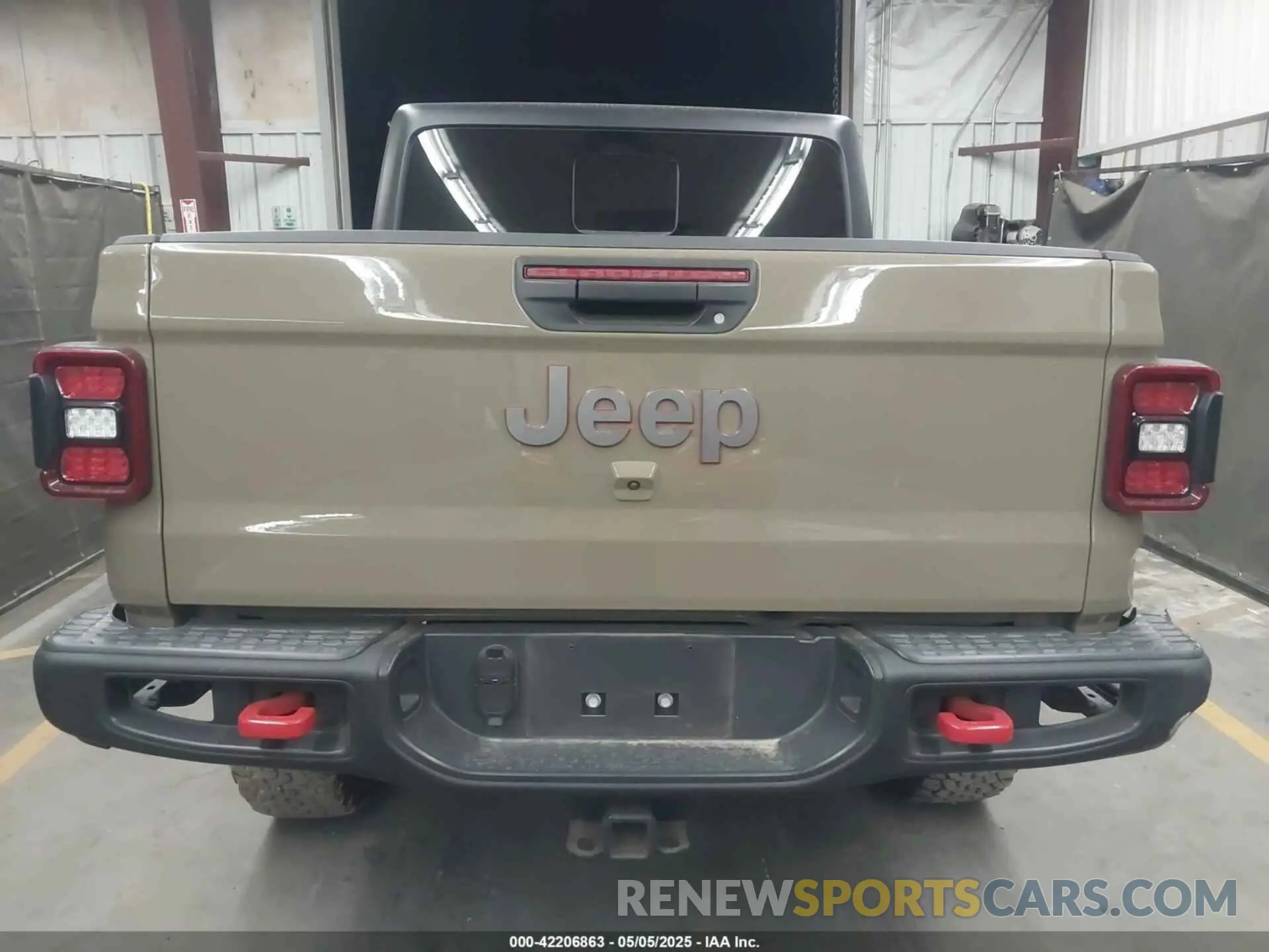 17 Photograph of a damaged car 1C6JJTBGXLL178893 JEEP GLADIATOR 2020