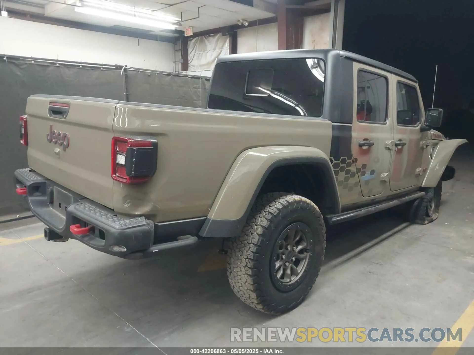 4 Photograph of a damaged car 1C6JJTBGXLL178893 JEEP GLADIATOR 2020