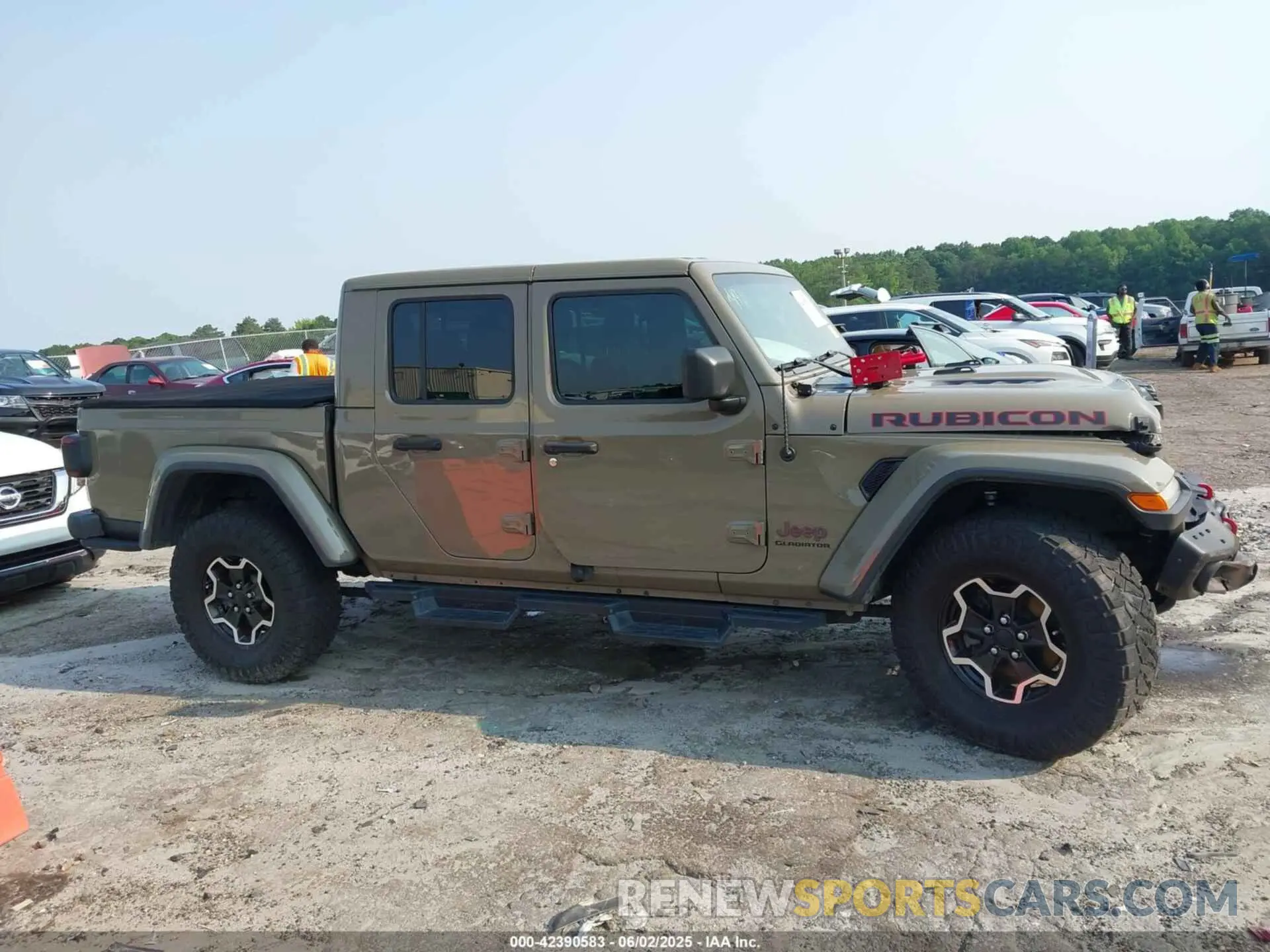 13 Photograph of a damaged car 1C6JJTBGXLL209981 JEEP GLADIATOR 2020