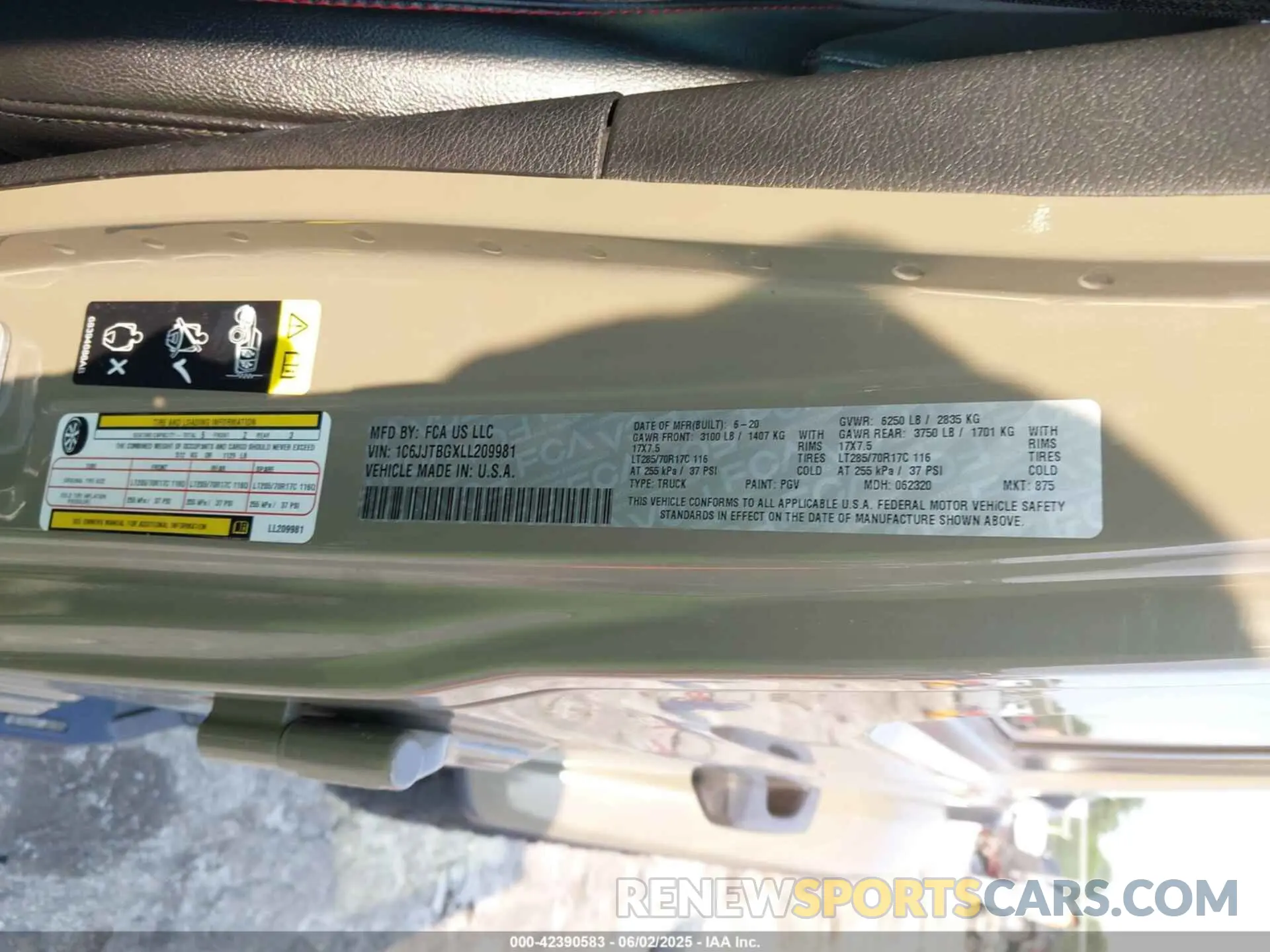 9 Photograph of a damaged car 1C6JJTBGXLL209981 JEEP GLADIATOR 2020