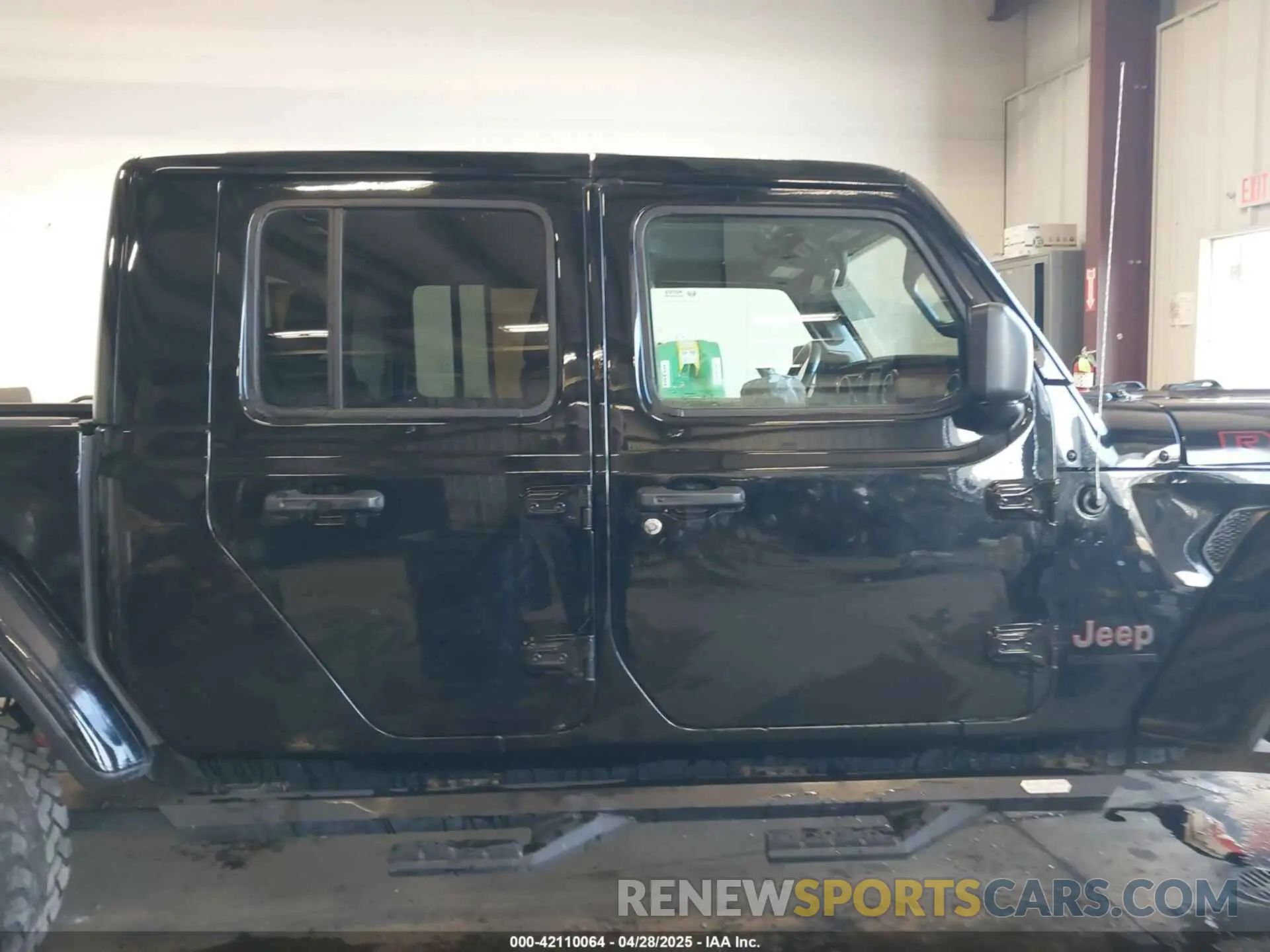 13 Photograph of a damaged car 1C6JJTBGXLL214419 JEEP GLADIATOR 2020