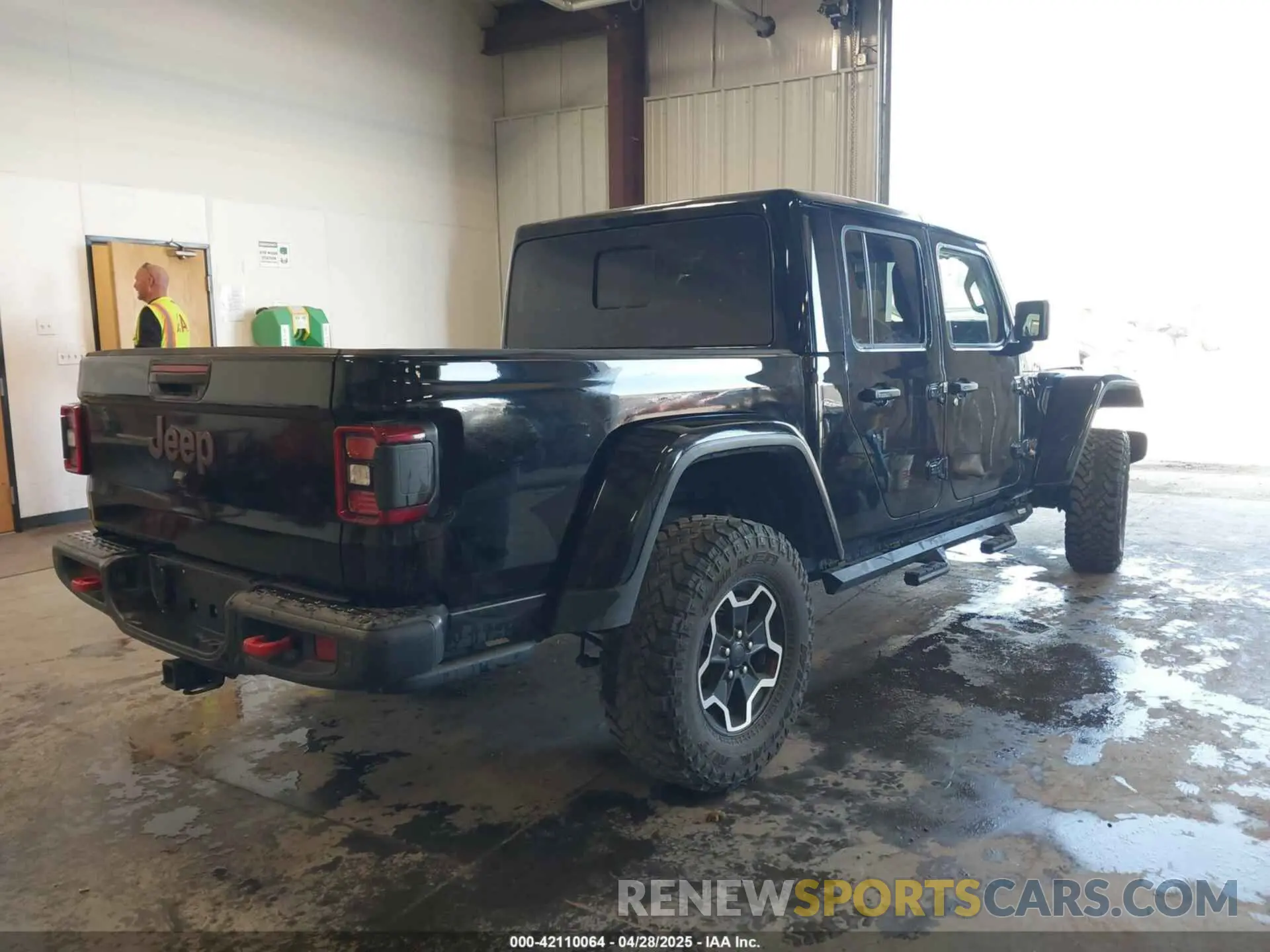 4 Photograph of a damaged car 1C6JJTBGXLL214419 JEEP GLADIATOR 2020