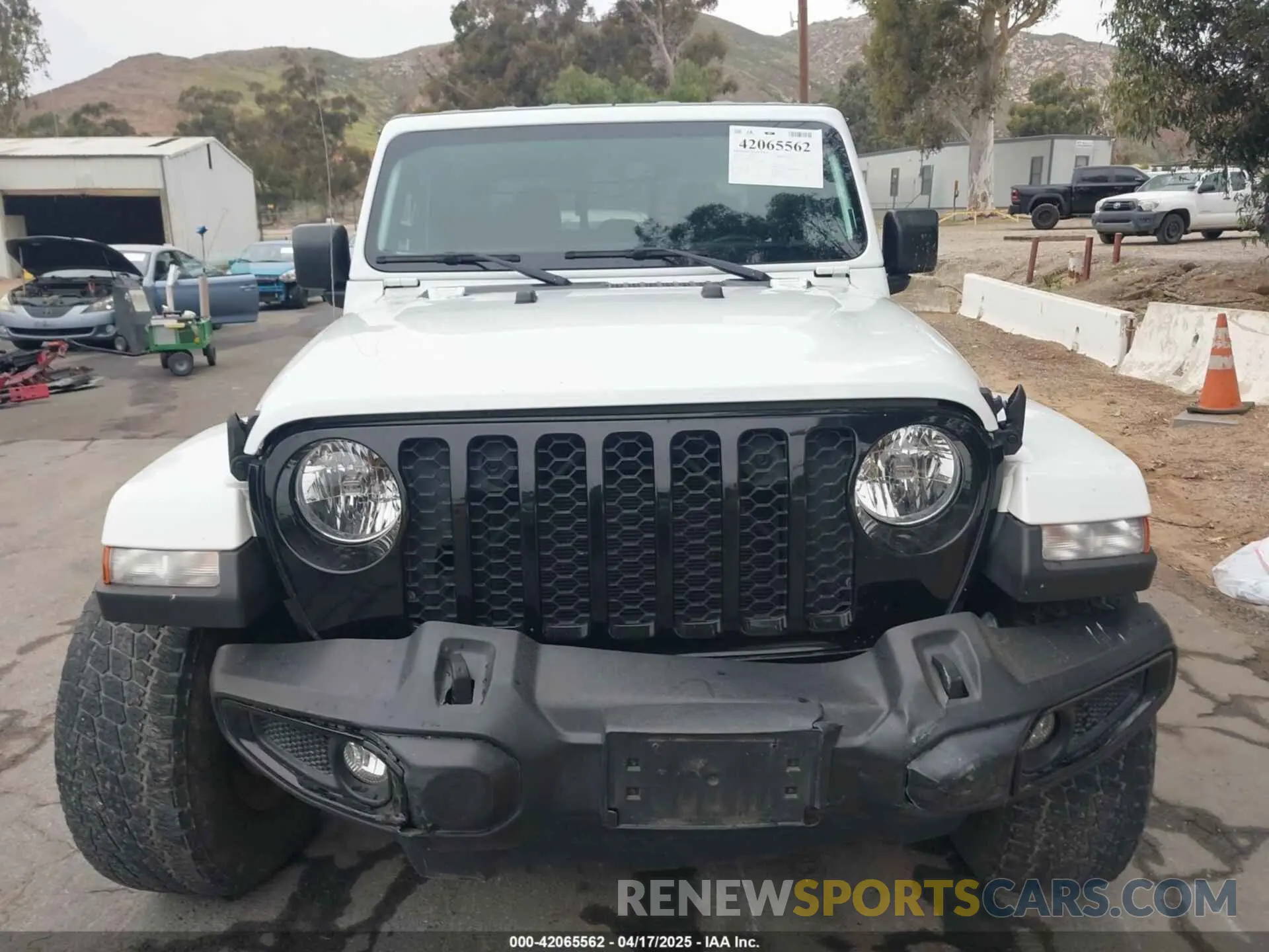 12 Photograph of a damaged car 1C6HJTAG1ML572638 JEEP GLADIATOR 2021