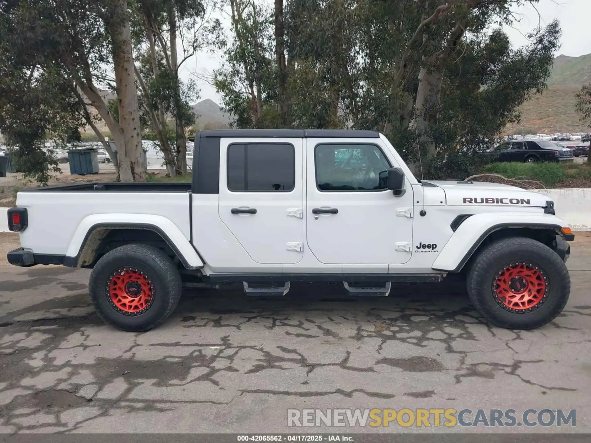 13 Photograph of a damaged car 1C6HJTAG1ML572638 JEEP GLADIATOR 2021