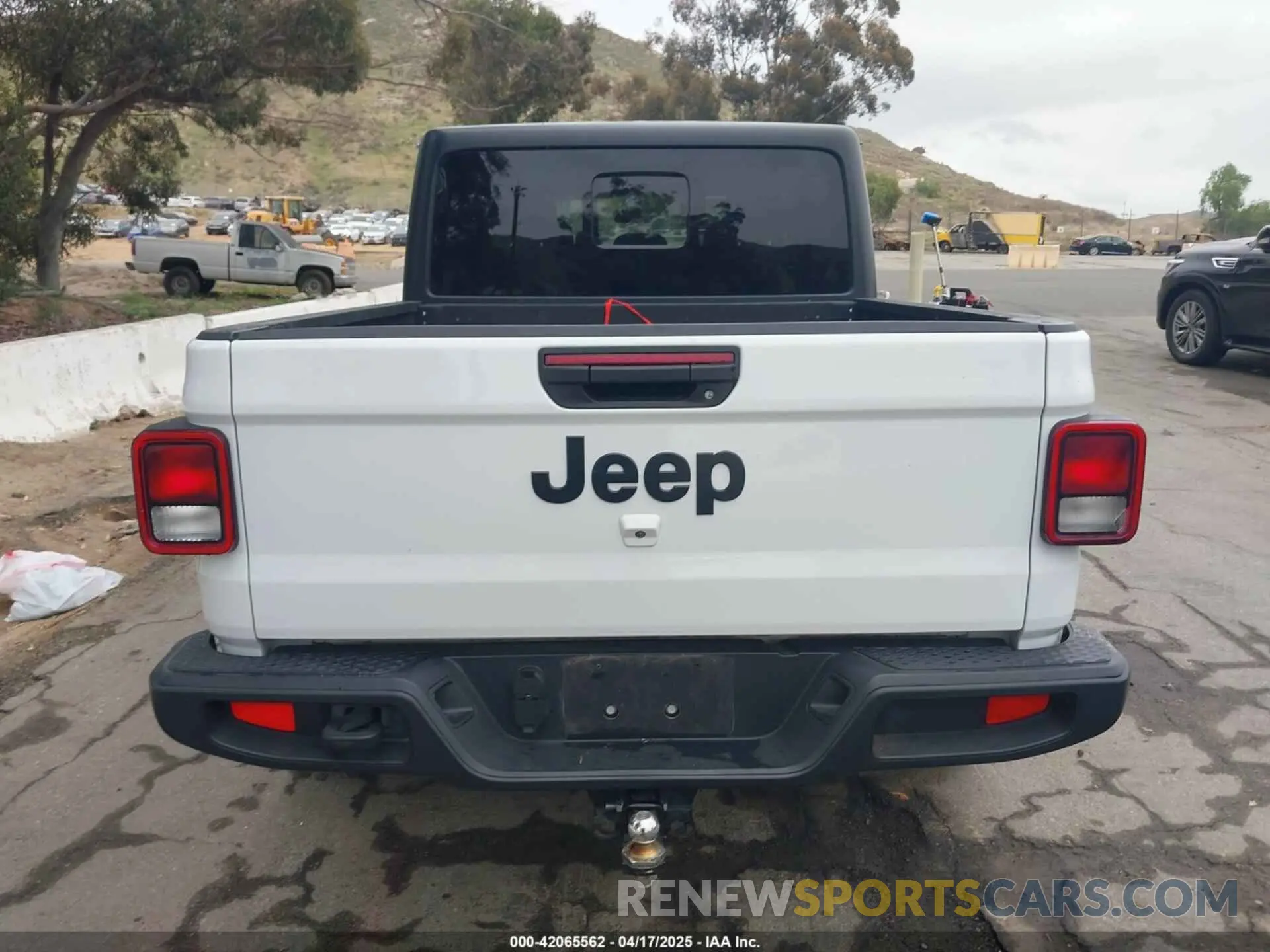 16 Photograph of a damaged car 1C6HJTAG1ML572638 JEEP GLADIATOR 2021