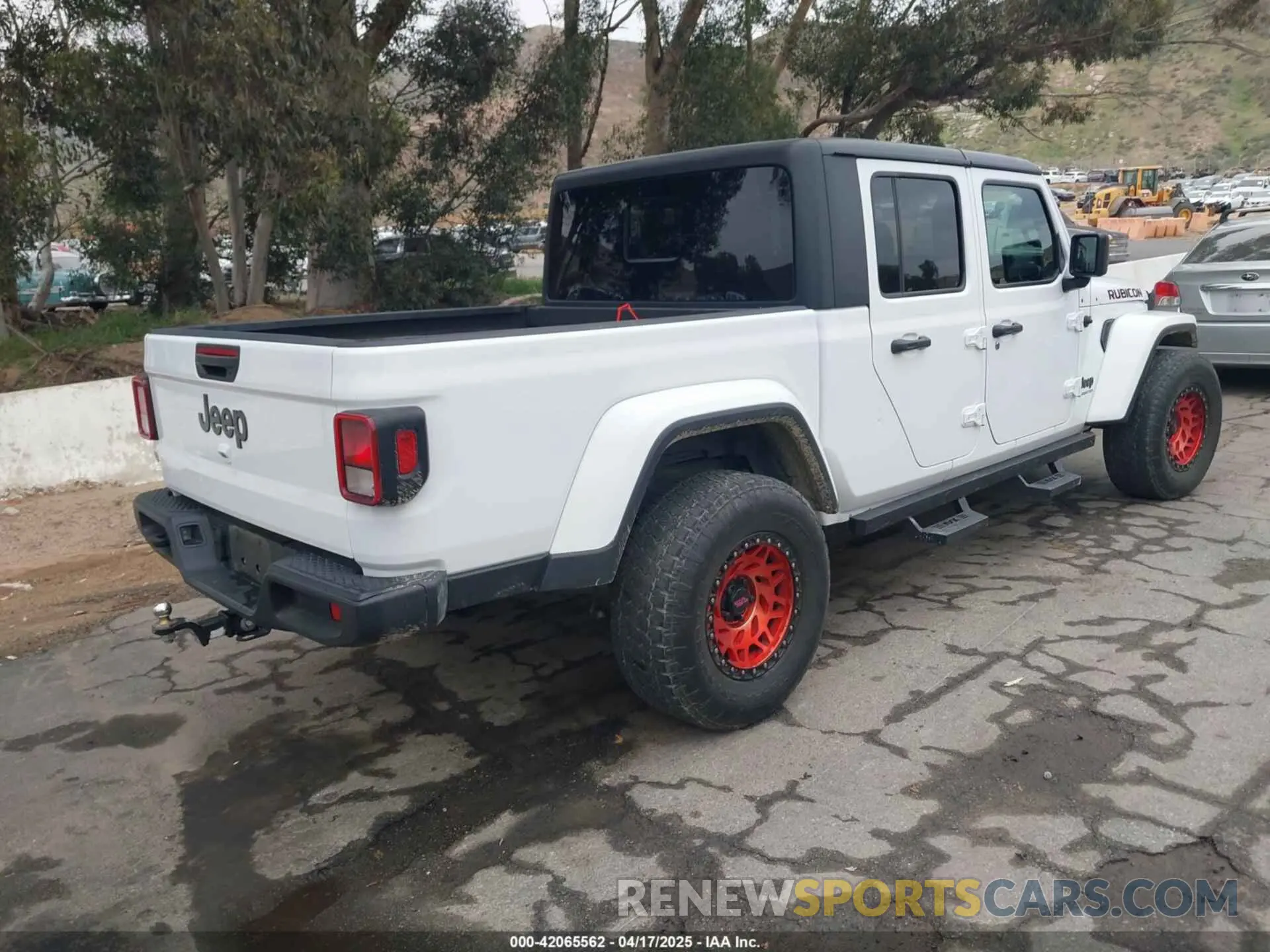 4 Photograph of a damaged car 1C6HJTAG1ML572638 JEEP GLADIATOR 2021