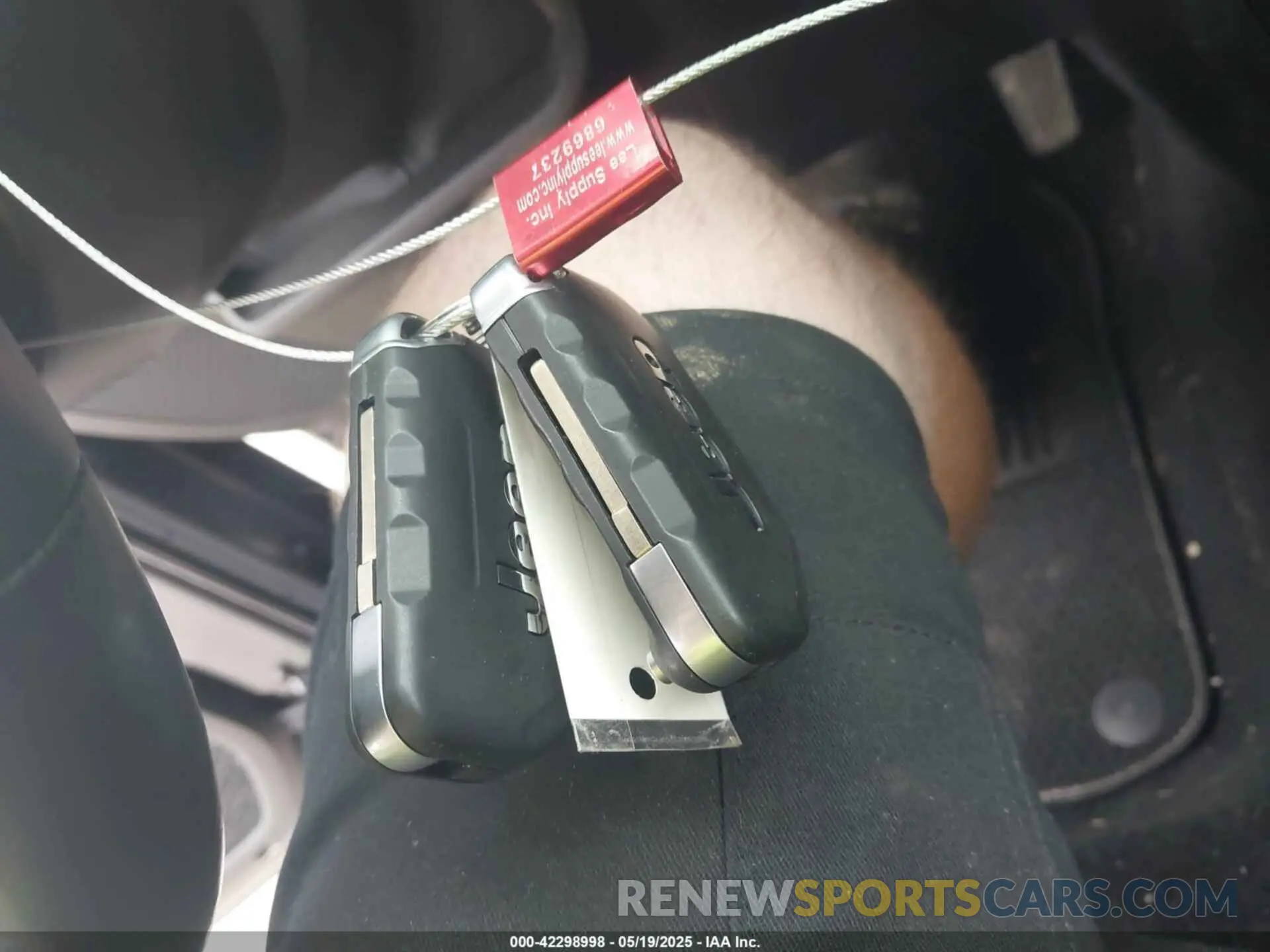 11 Photograph of a damaged car 1C6HJTAG5ML513978 JEEP GLADIATOR 2021