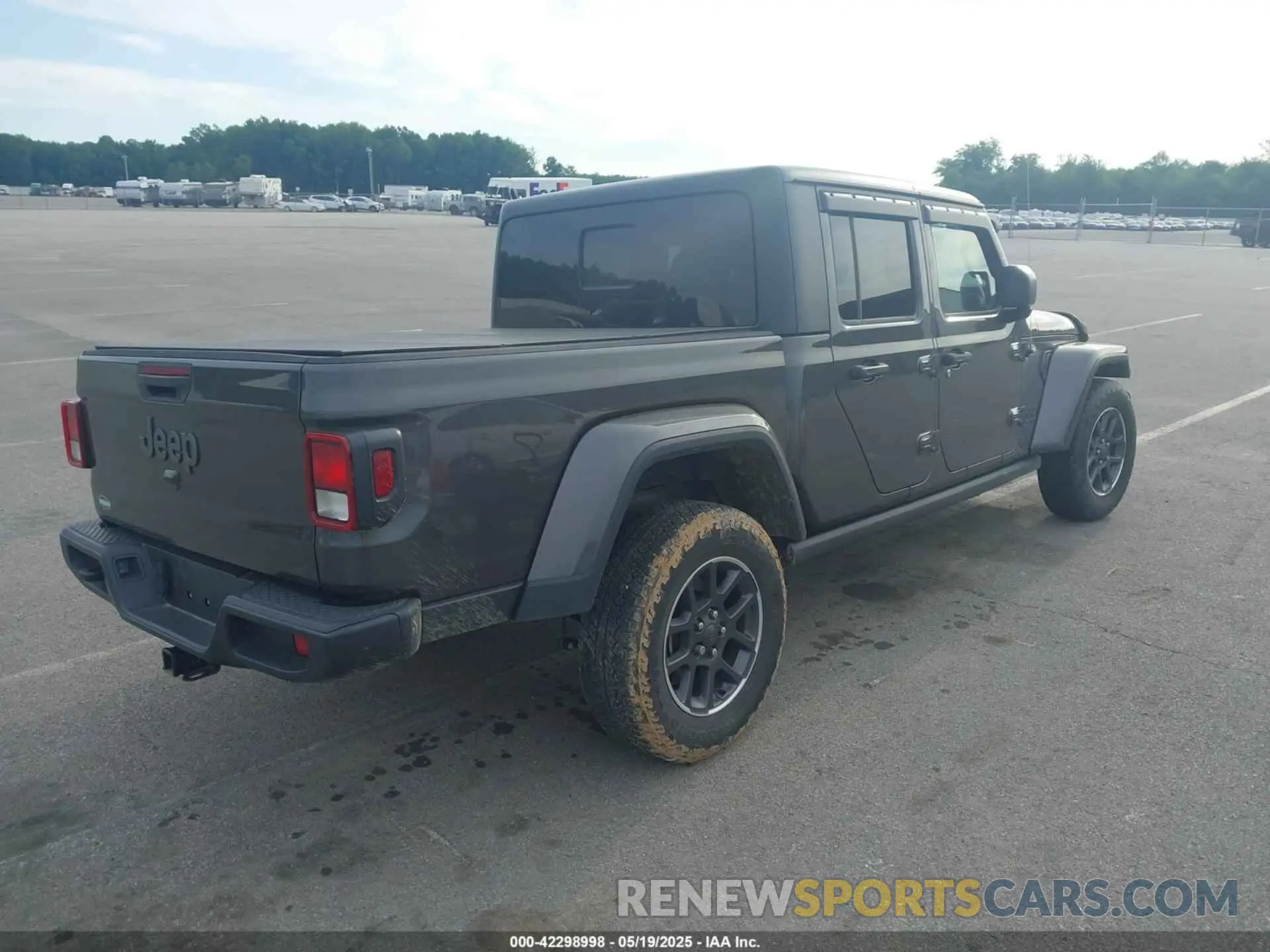 4 Photograph of a damaged car 1C6HJTAG5ML513978 JEEP GLADIATOR 2021