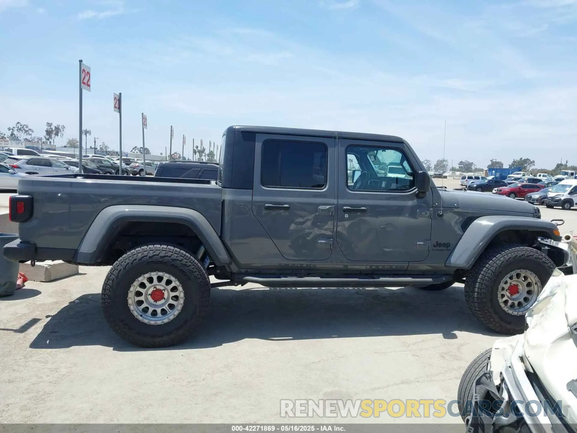 12 Photograph of a damaged car 1C6HJTAG5ML613725 JEEP GLADIATOR 2021