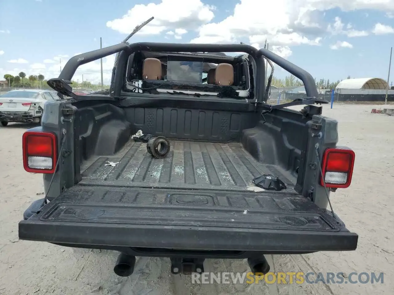 6 Photograph of a damaged car 1C6HJTAG6ML500625 JEEP GLADIATOR 2021