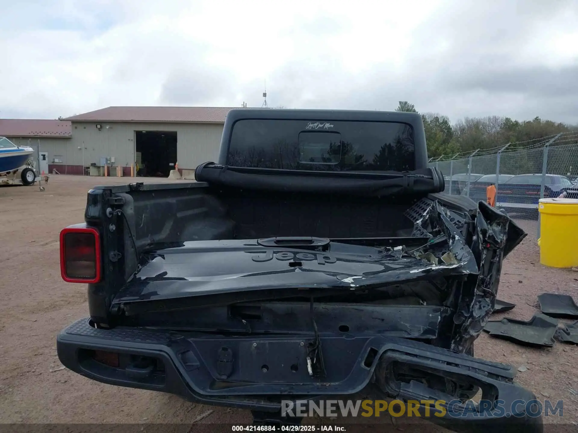 17 Photograph of a damaged car 1C6HJTAG7ML542804 JEEP GLADIATOR 2021