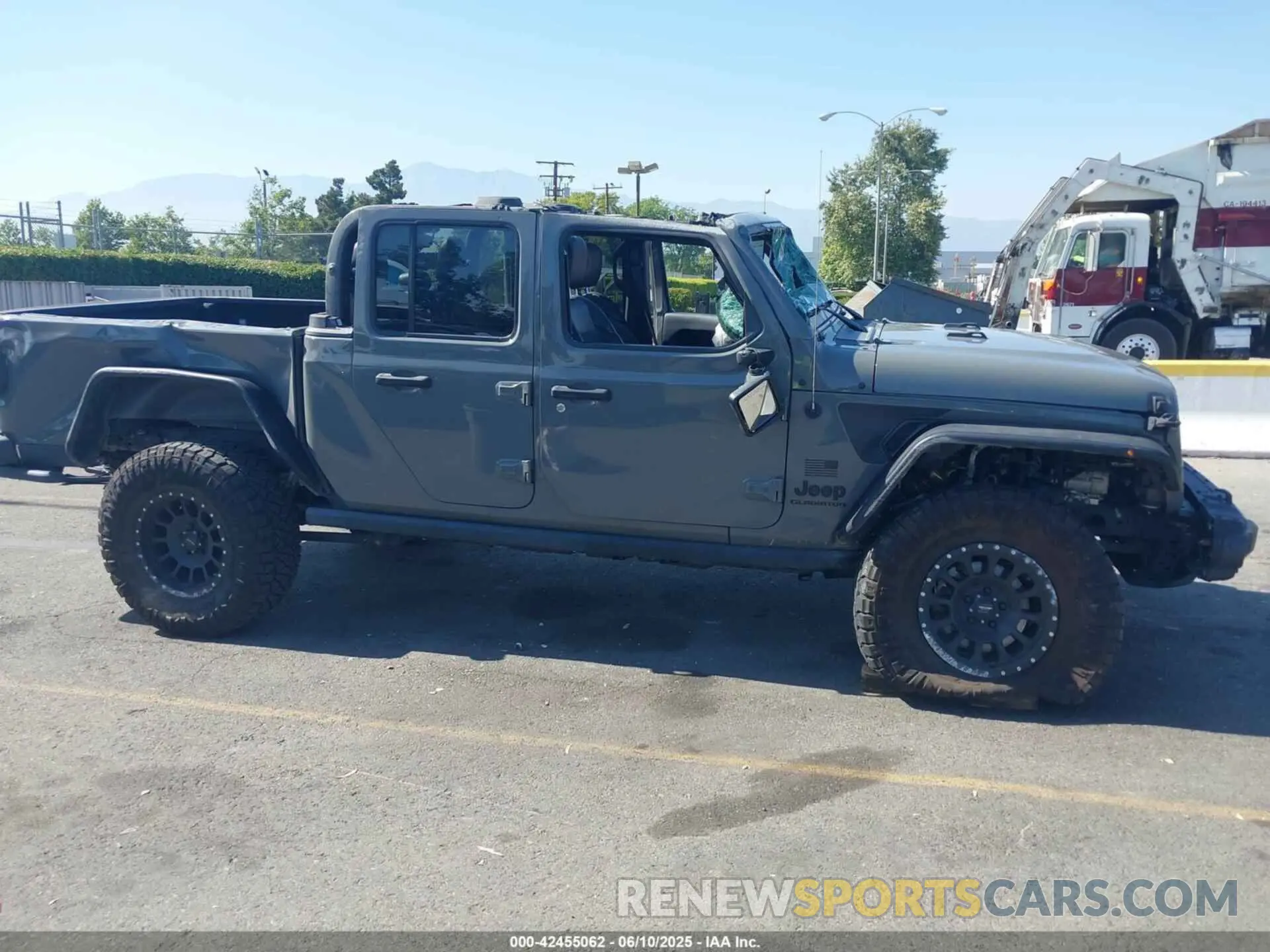 13 Photograph of a damaged car 1C6HJTAG7ML564981 JEEP GLADIATOR 2021