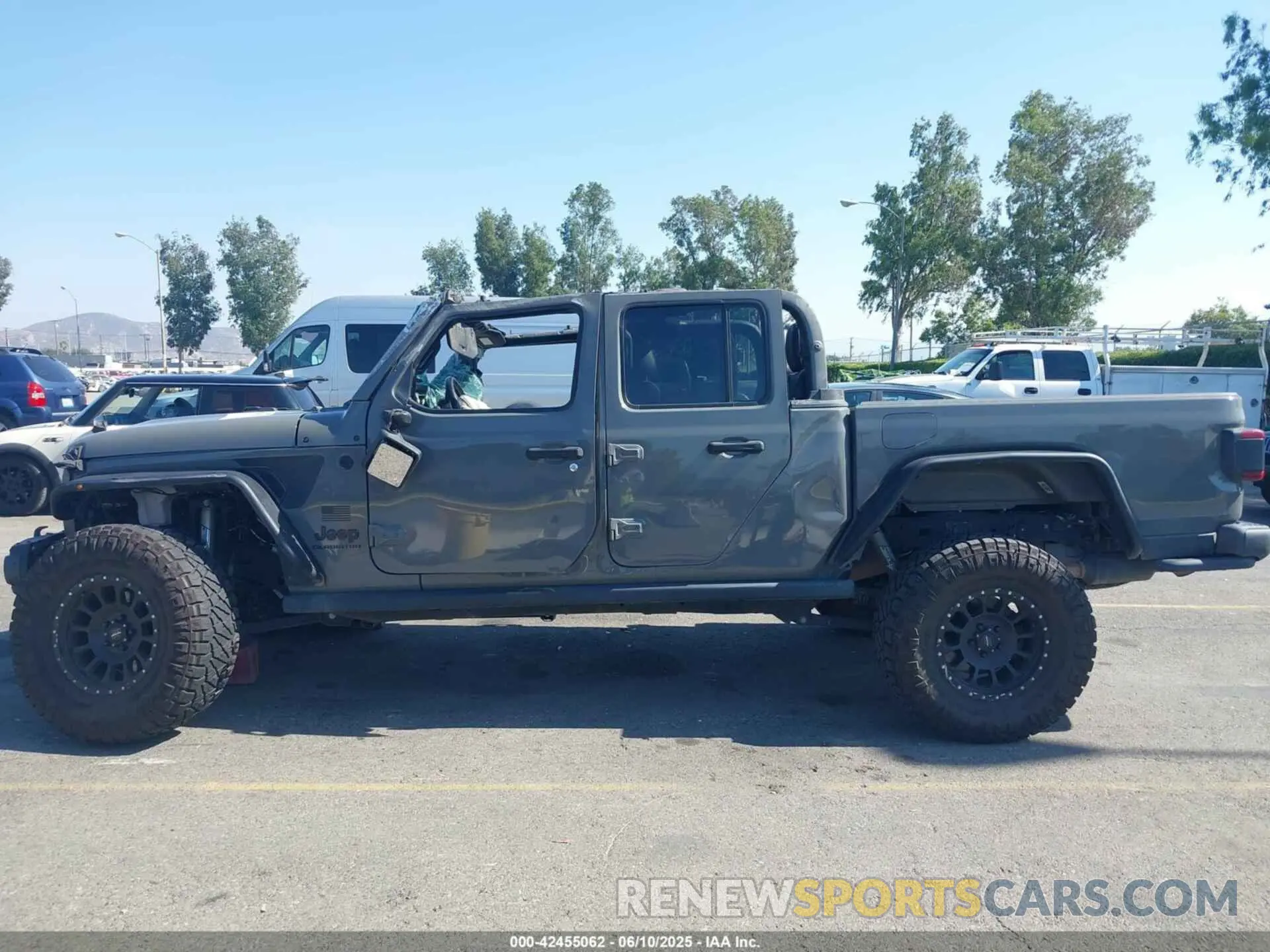 14 Photograph of a damaged car 1C6HJTAG7ML564981 JEEP GLADIATOR 2021