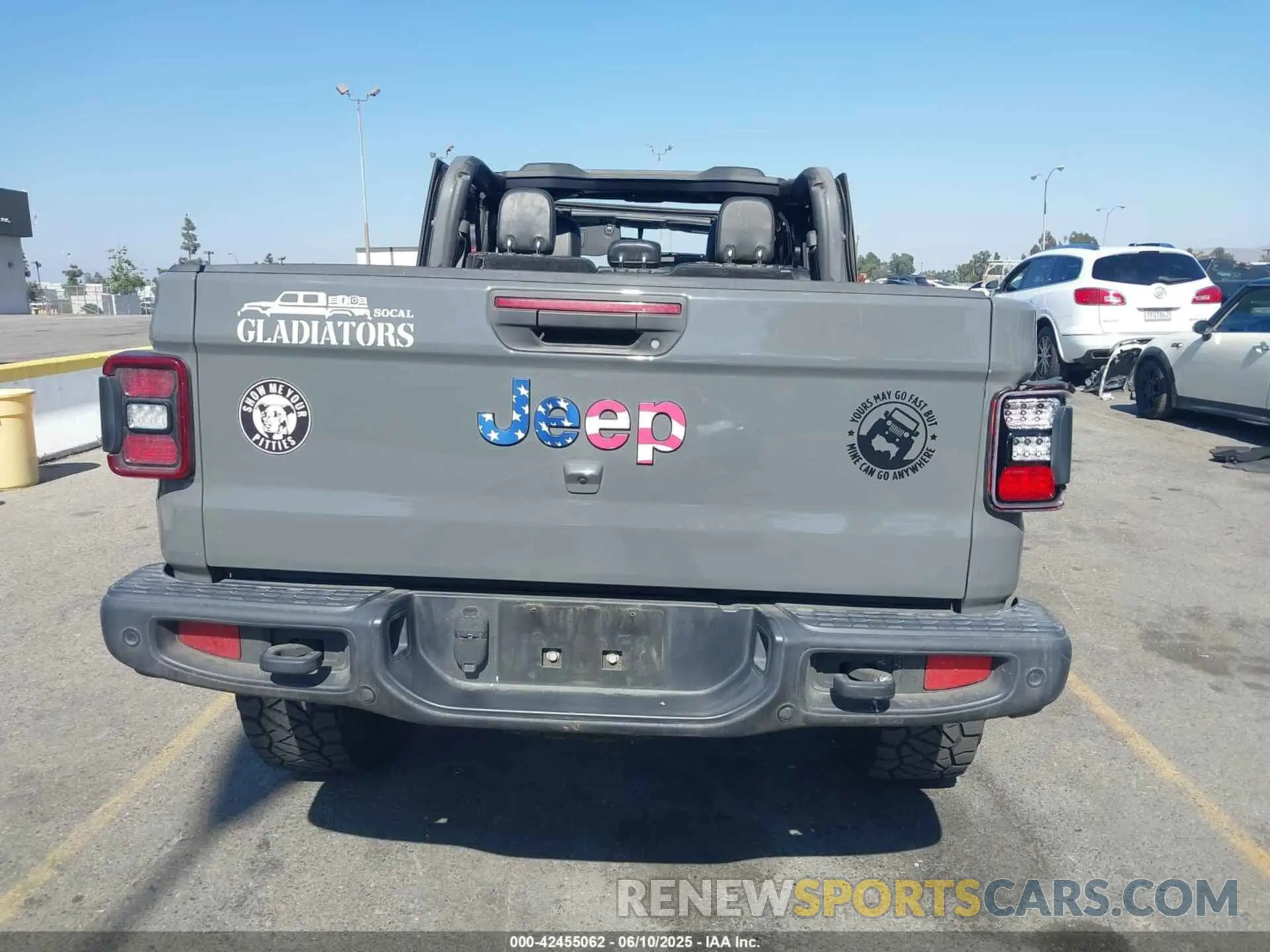 16 Photograph of a damaged car 1C6HJTAG7ML564981 JEEP GLADIATOR 2021