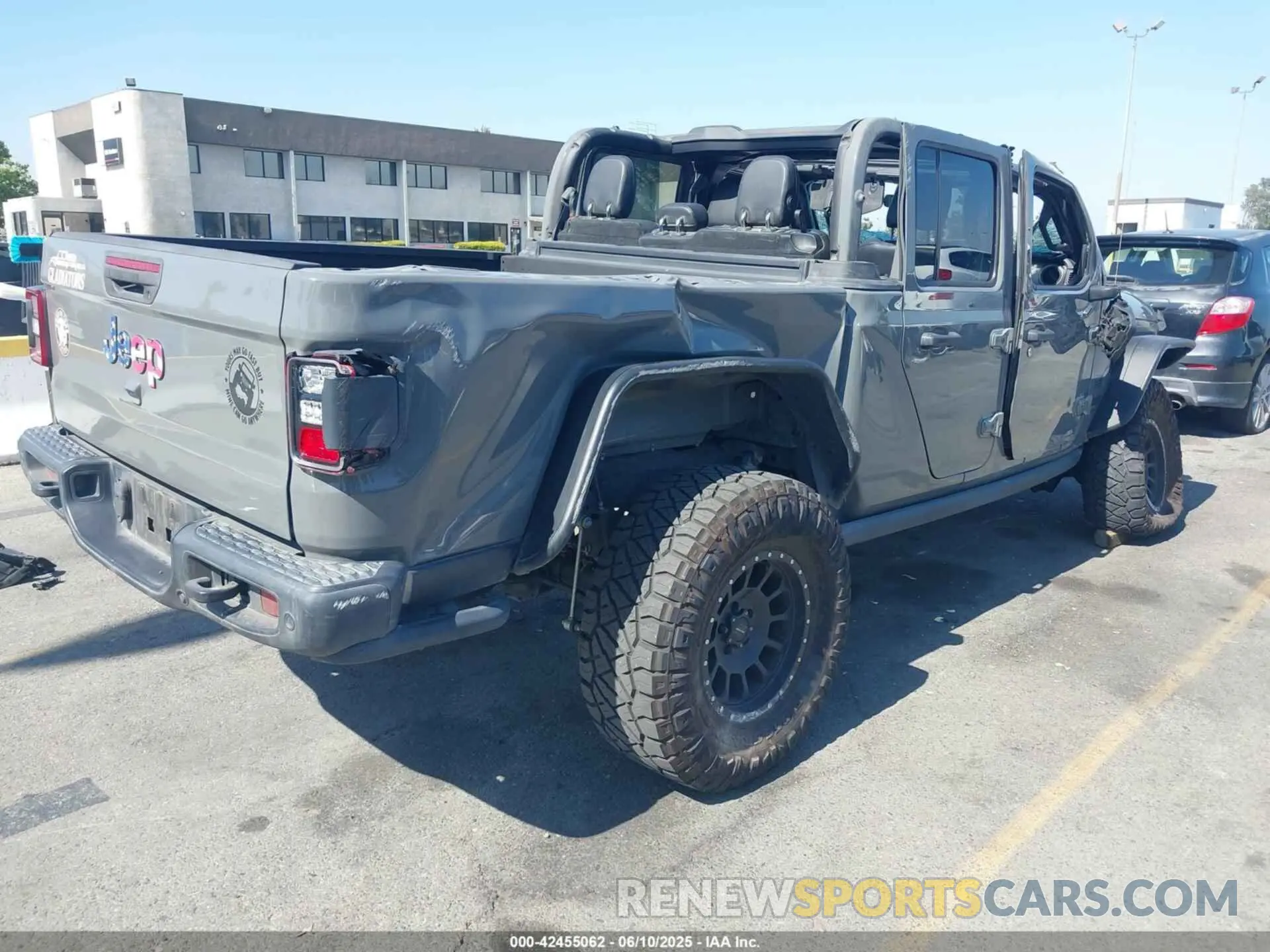 4 Photograph of a damaged car 1C6HJTAG7ML564981 JEEP GLADIATOR 2021