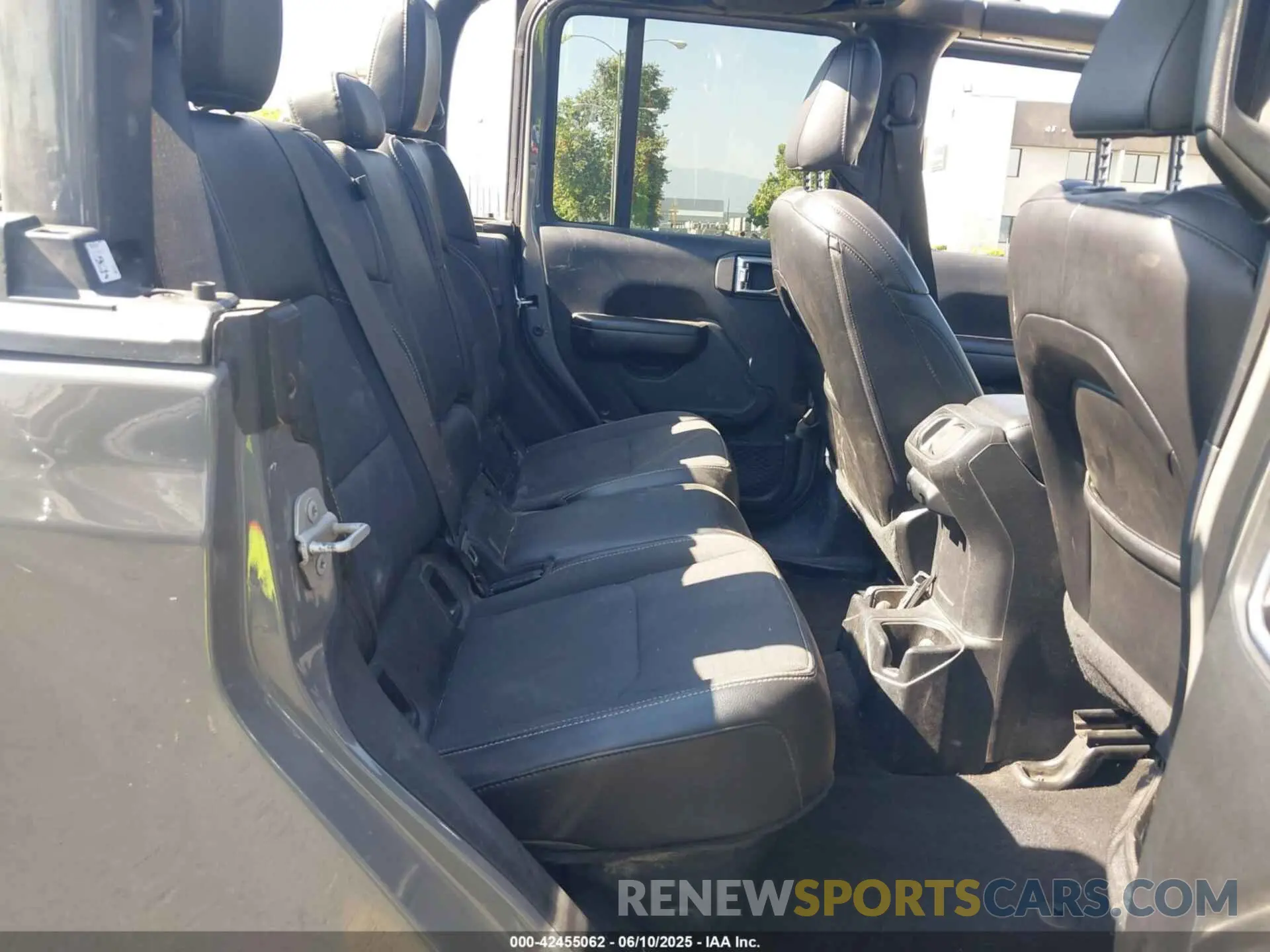 8 Photograph of a damaged car 1C6HJTAG7ML564981 JEEP GLADIATOR 2021