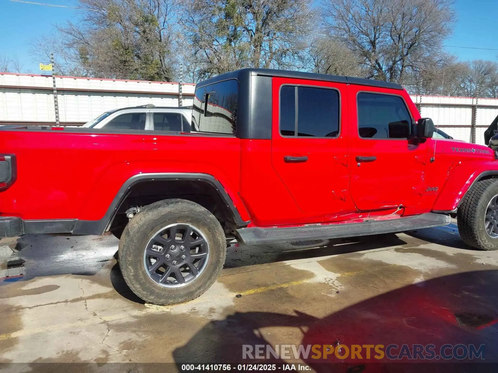 13 Photograph of a damaged car 1C6HJTAG7ML609661 JEEP GLADIATOR 2021