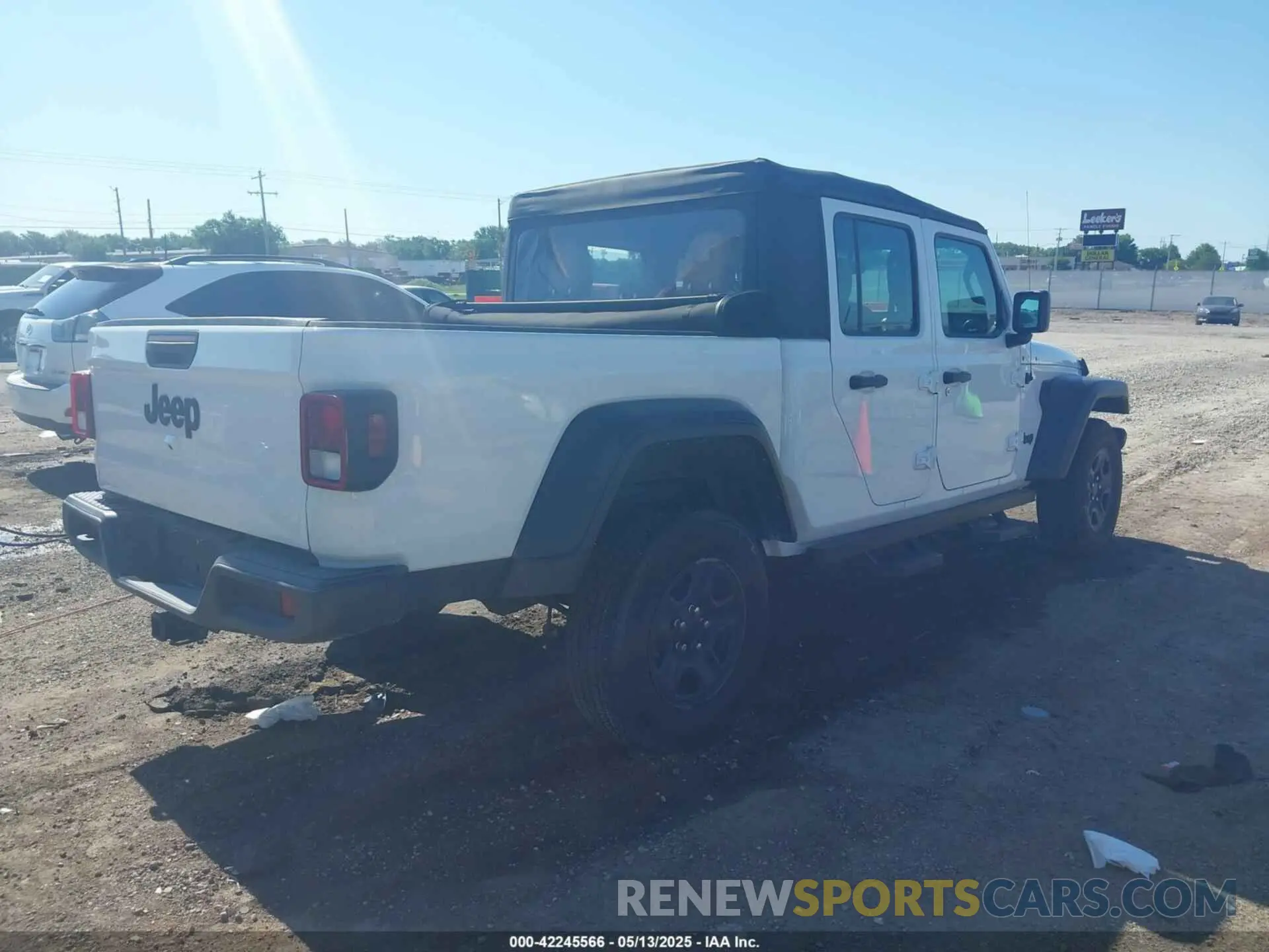 4 Photograph of a damaged car 1C6HJTAG7ML623561 JEEP GLADIATOR 2021