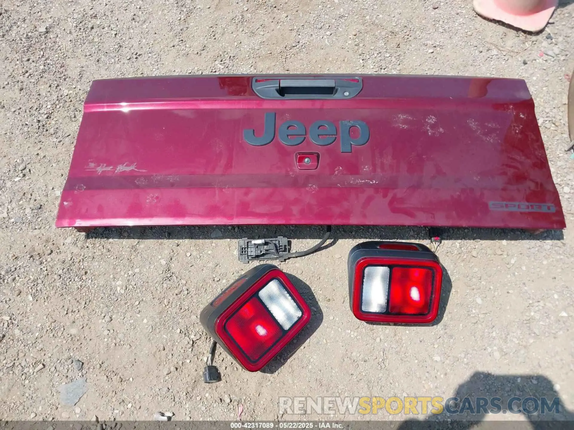 12 Photograph of a damaged car 1C6HJTAG8ML542343 JEEP GLADIATOR 2021