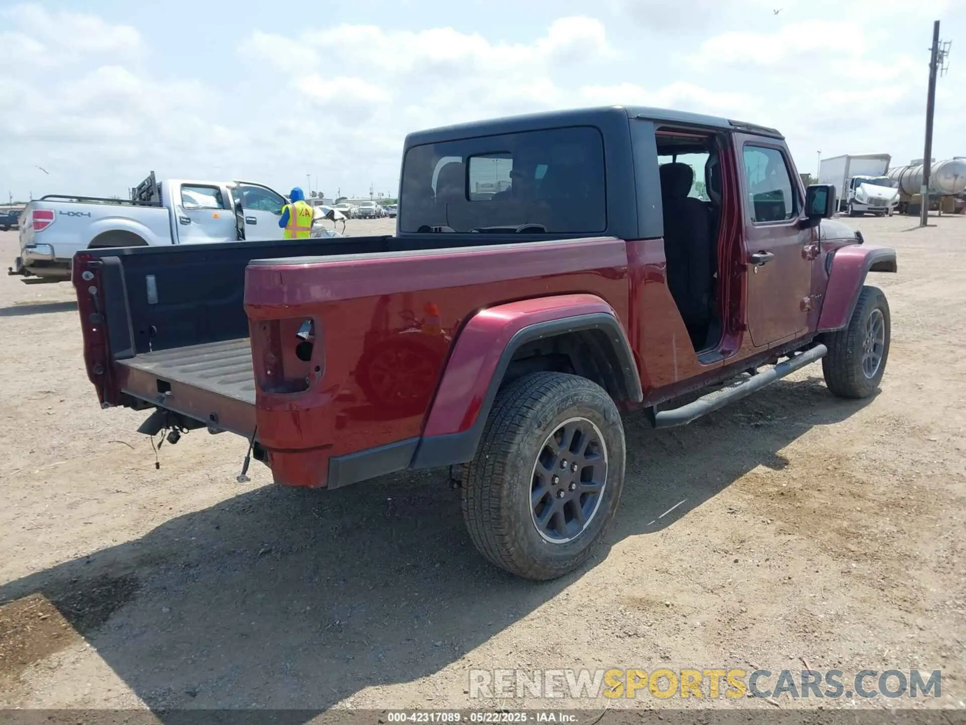 4 Photograph of a damaged car 1C6HJTAG8ML542343 JEEP GLADIATOR 2021