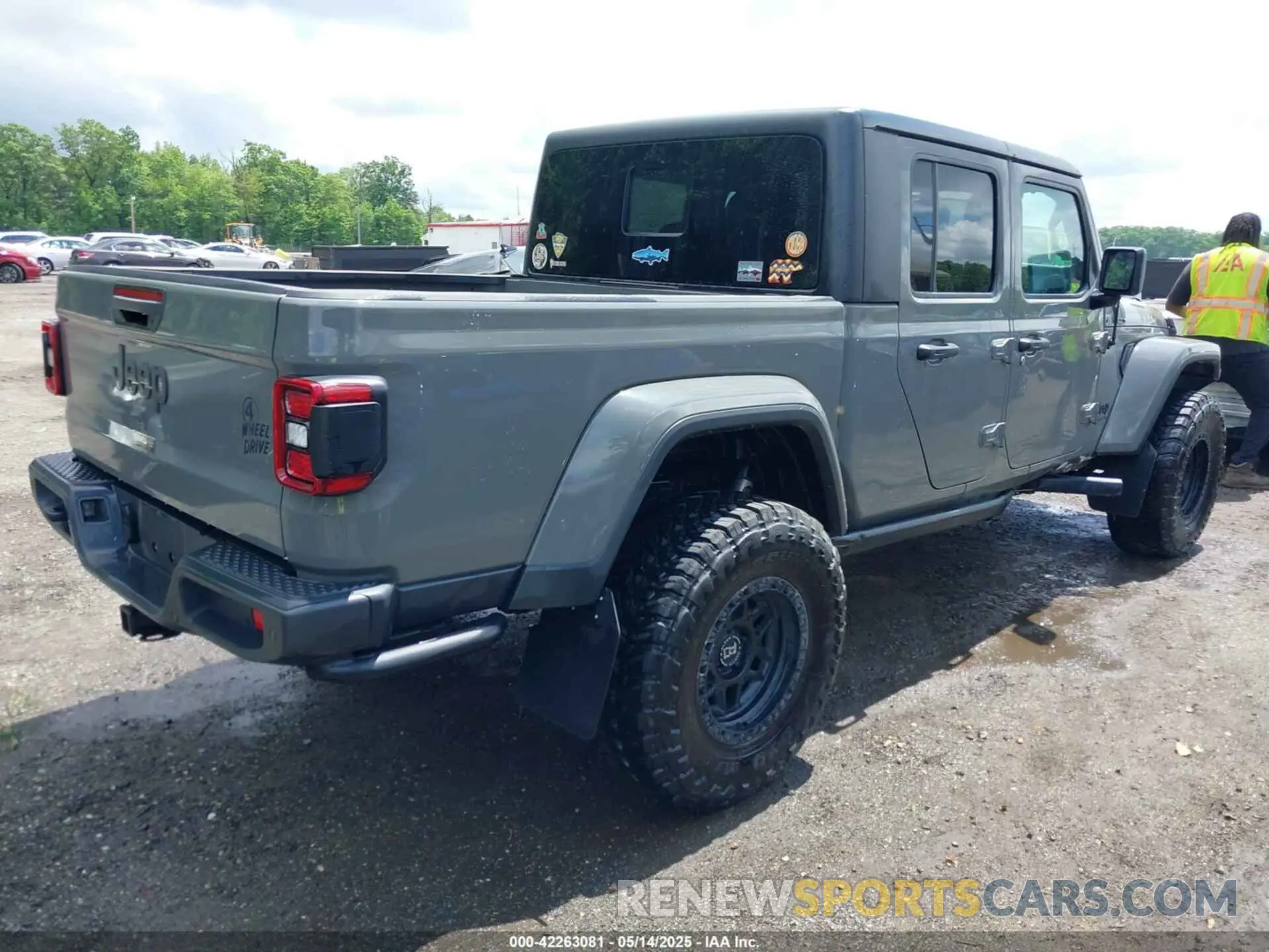 4 Photograph of a damaged car 1C6HJTAG9ML523090 JEEP GLADIATOR 2021