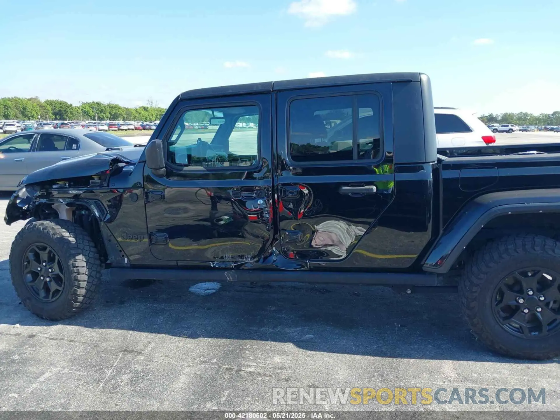 14 Photograph of a damaged car 1C6HJTAGXML613431 JEEP GLADIATOR 2021