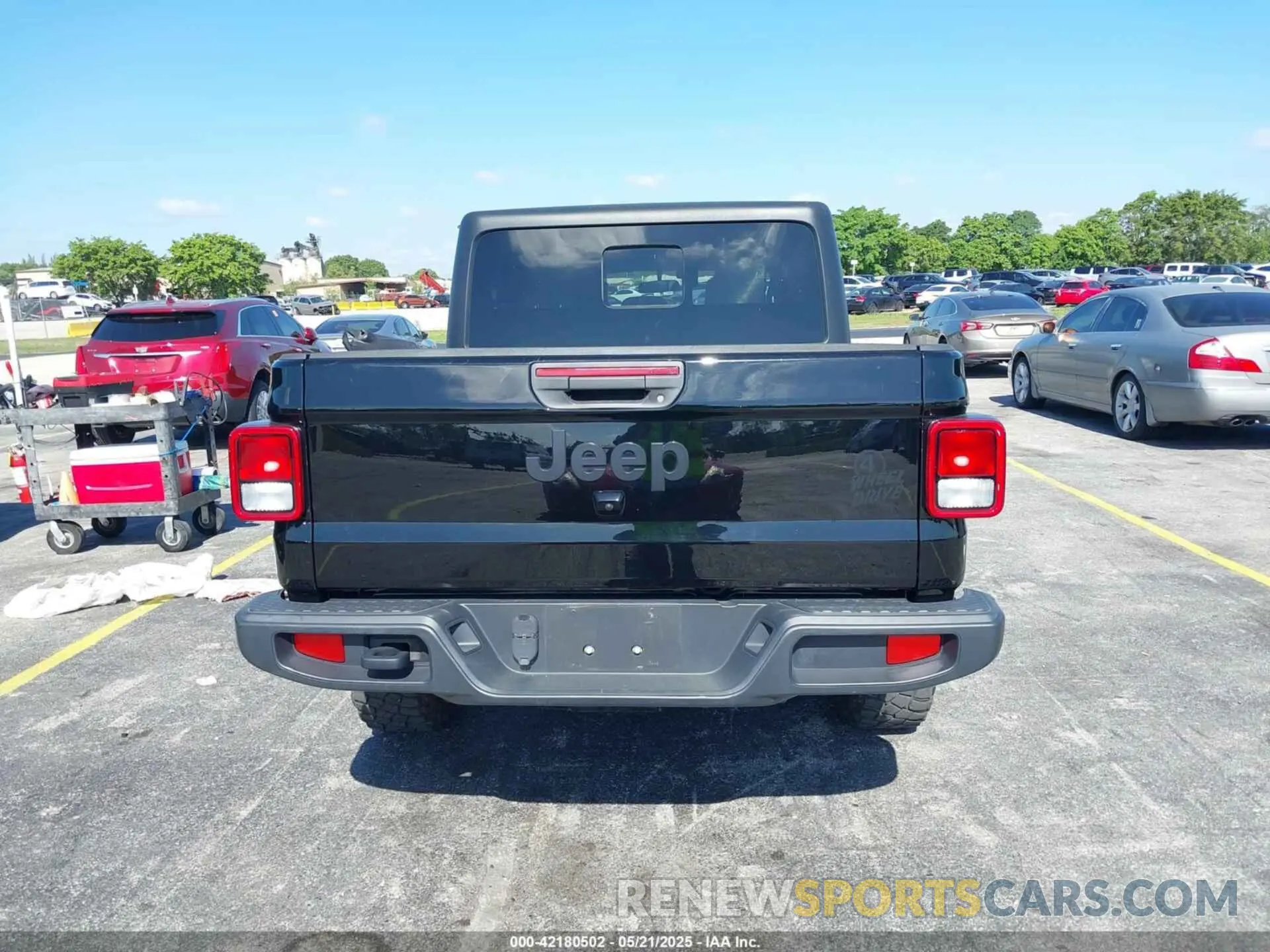16 Photograph of a damaged car 1C6HJTAGXML613431 JEEP GLADIATOR 2021