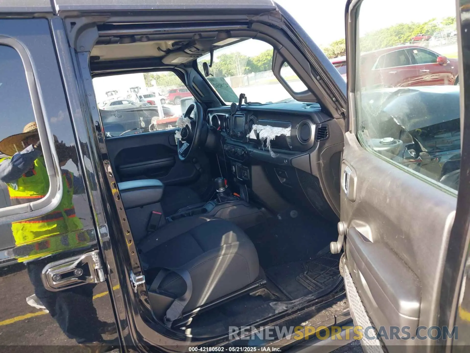 4 Photograph of a damaged car 1C6HJTAGXML613431 JEEP GLADIATOR 2021