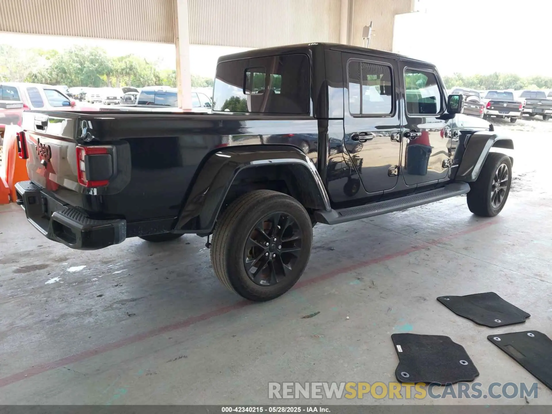 4 Photograph of a damaged car 1C6HJTFG0ML621997 JEEP GLADIATOR 2021