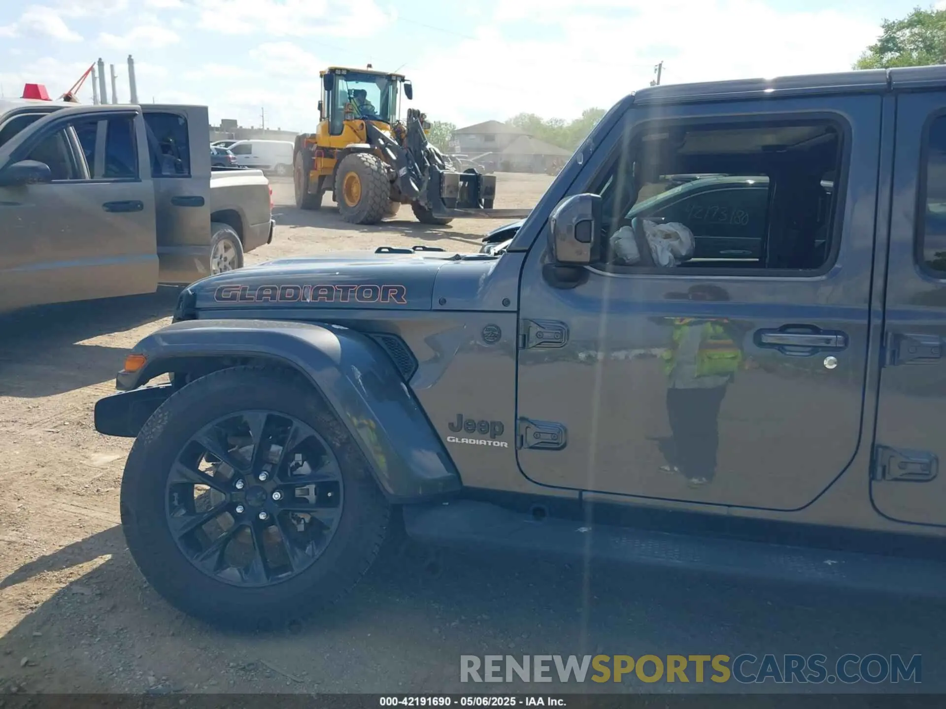 14 Photograph of a damaged car 1C6HJTFG1ML597581 JEEP GLADIATOR 2021