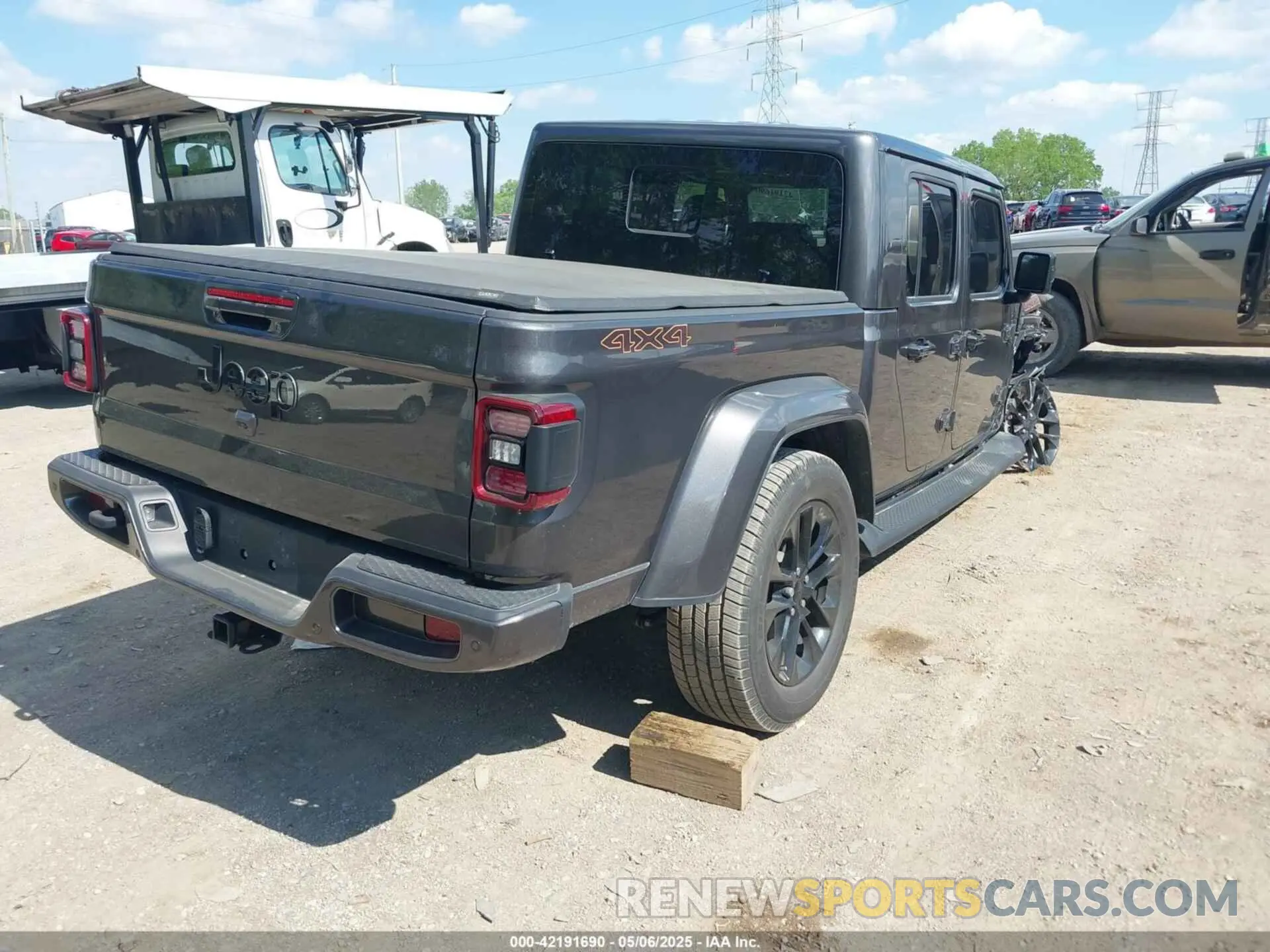4 Photograph of a damaged car 1C6HJTFG1ML597581 JEEP GLADIATOR 2021
