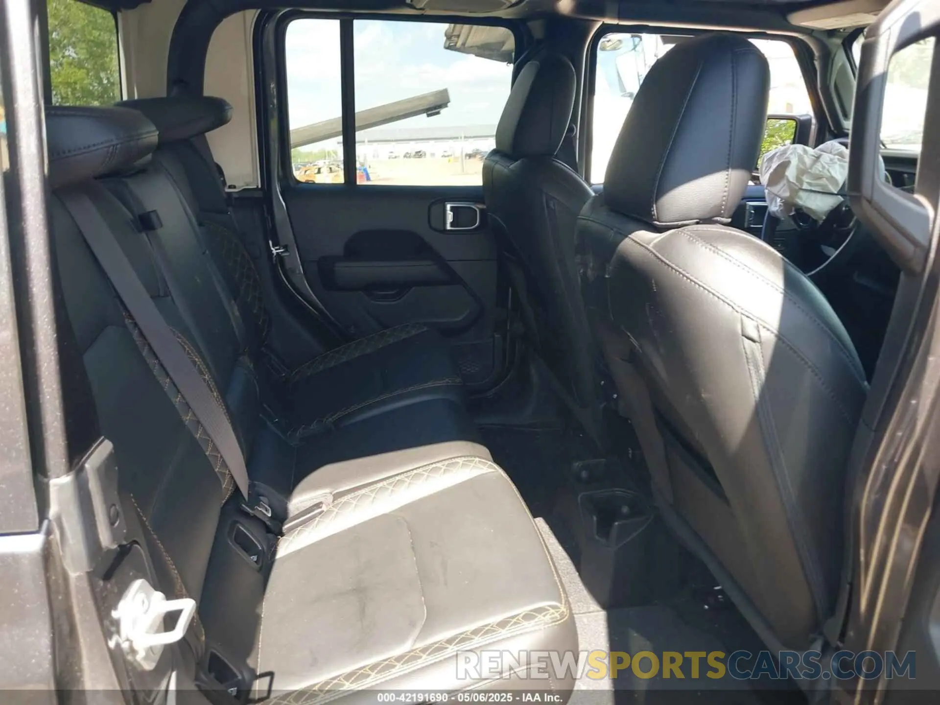 8 Photograph of a damaged car 1C6HJTFG1ML597581 JEEP GLADIATOR 2021
