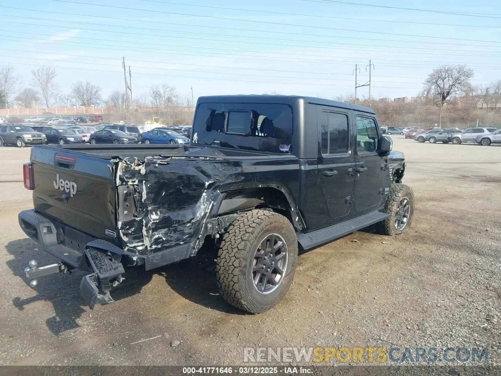 18 Photograph of a damaged car 1C6HJTFG1ML606215 JEEP GLADIATOR 2021
