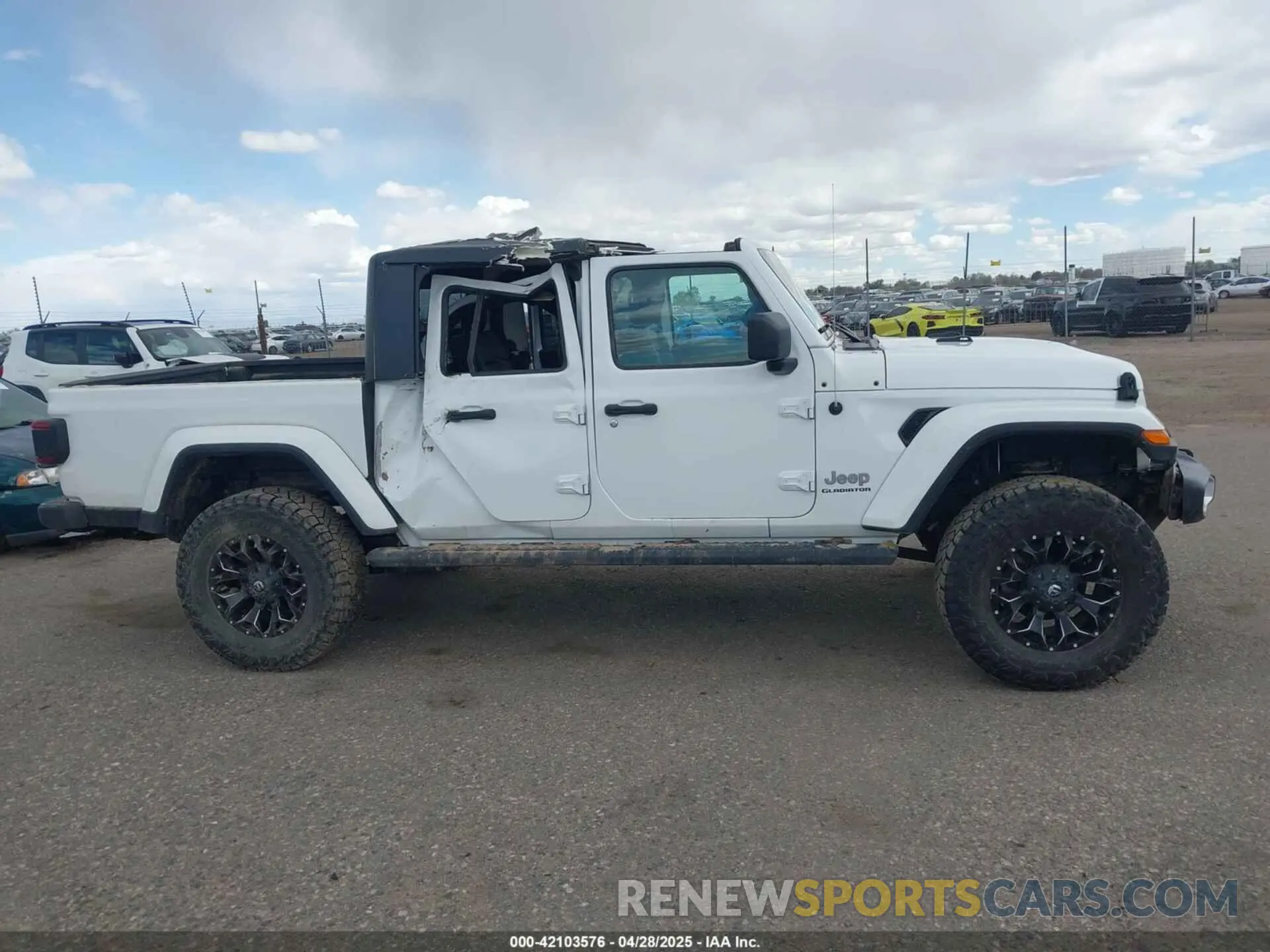 13 Photograph of a damaged car 1C6HJTFG2ML567988 JEEP GLADIATOR 2021