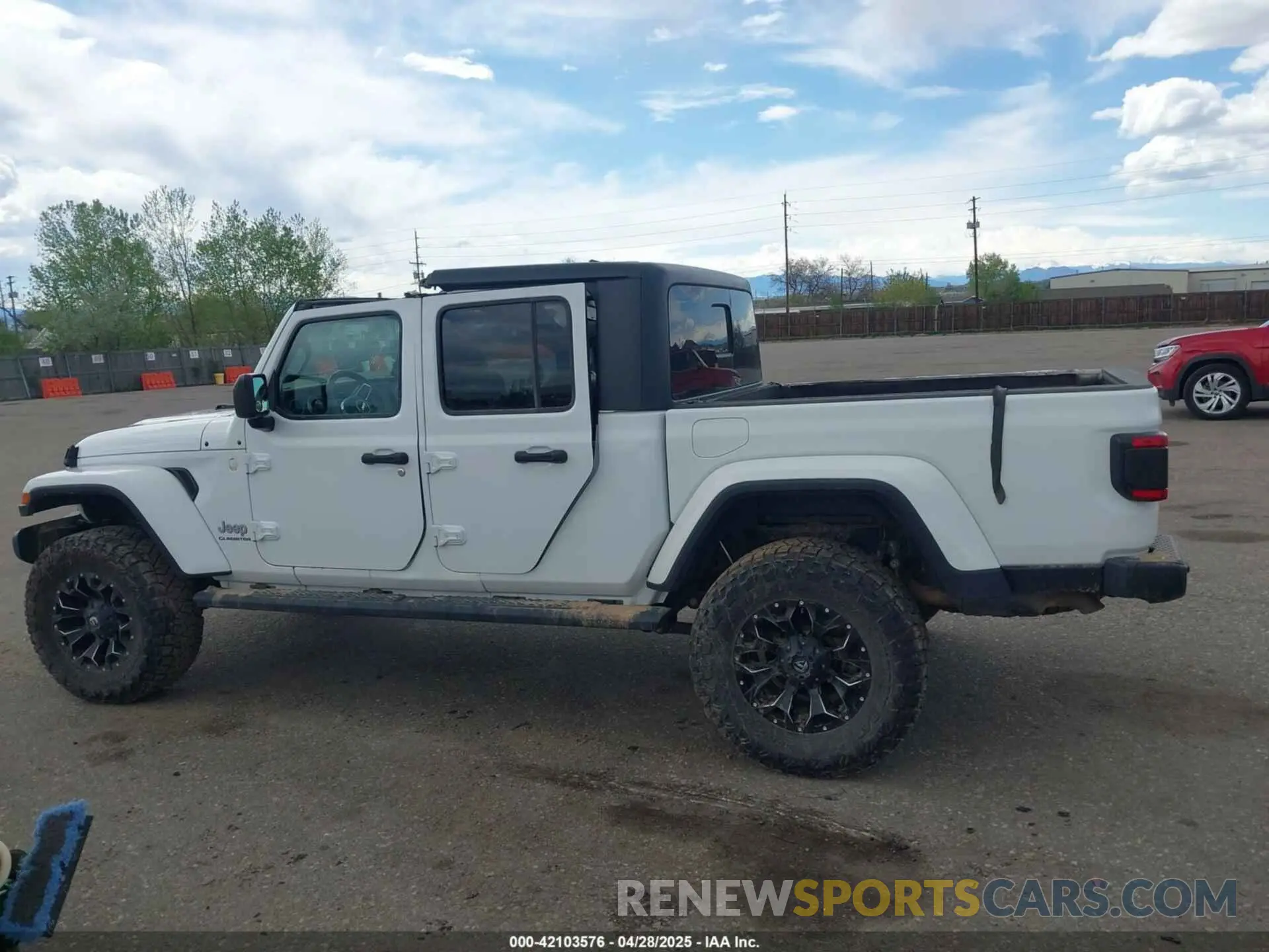 14 Photograph of a damaged car 1C6HJTFG2ML567988 JEEP GLADIATOR 2021