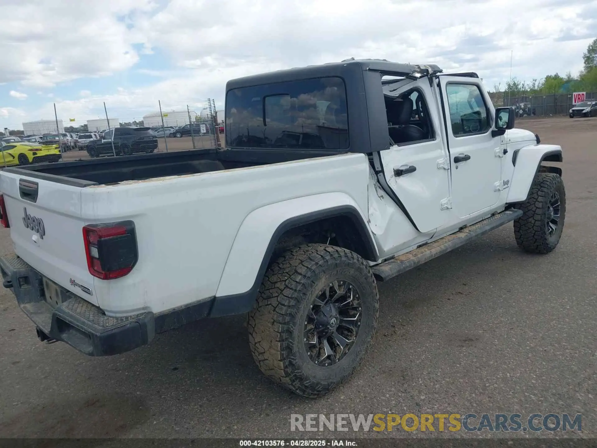 4 Photograph of a damaged car 1C6HJTFG2ML567988 JEEP GLADIATOR 2021