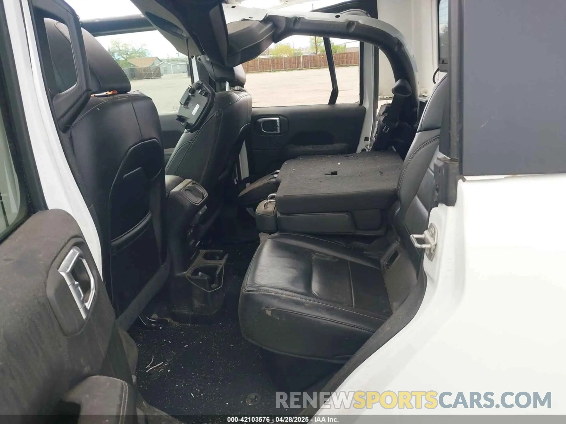 8 Photograph of a damaged car 1C6HJTFG2ML567988 JEEP GLADIATOR 2021