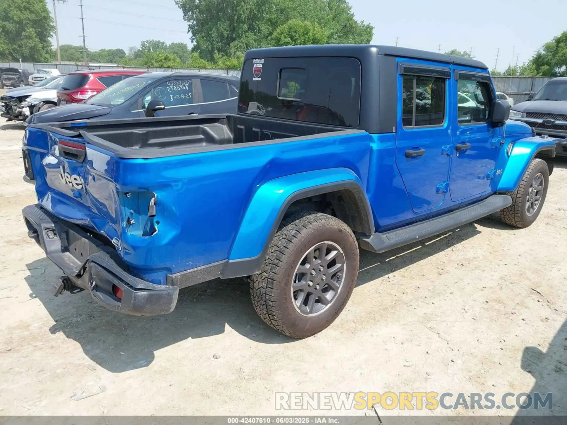 4 Photograph of a damaged car 1C6HJTFG2ML617322 JEEP GLADIATOR 2021
