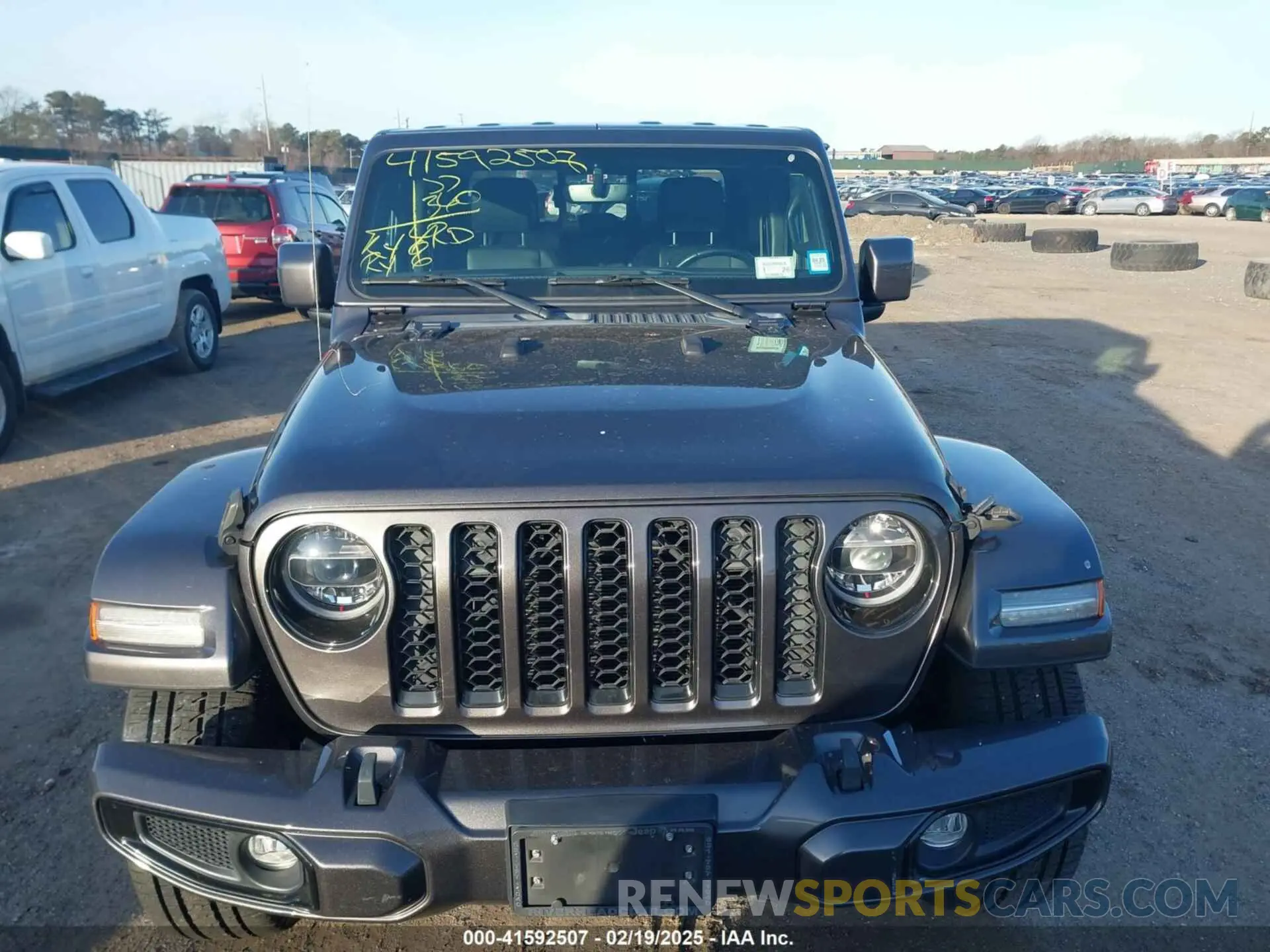 12 Photograph of a damaged car 1C6HJTFG3ML565828 JEEP GLADIATOR 2021