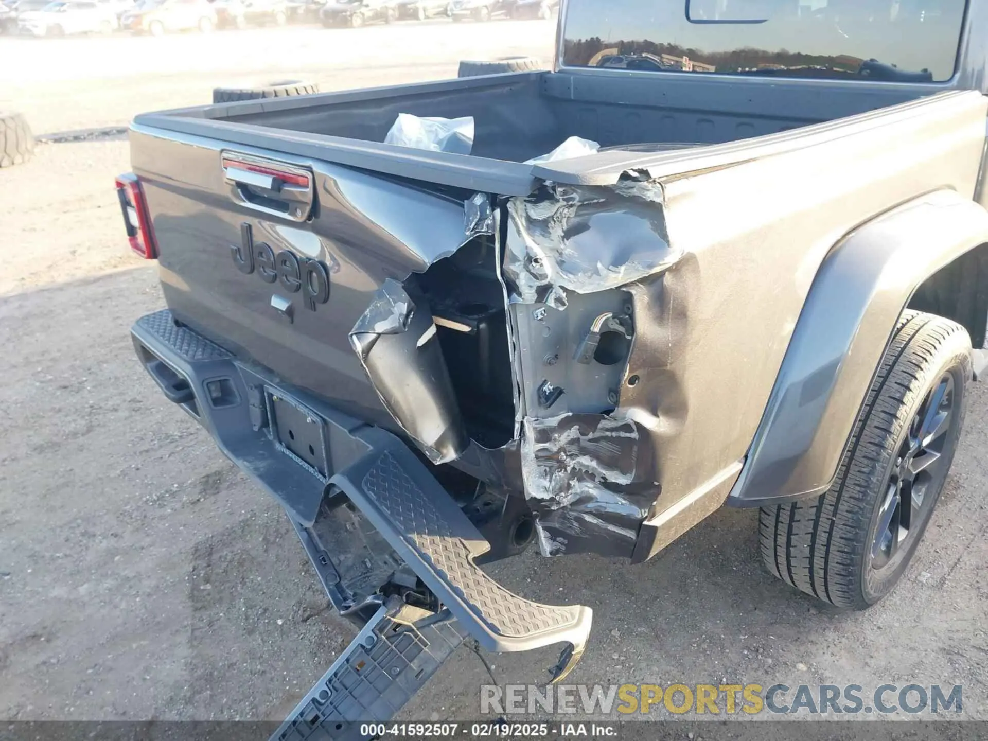 6 Photograph of a damaged car 1C6HJTFG3ML565828 JEEP GLADIATOR 2021