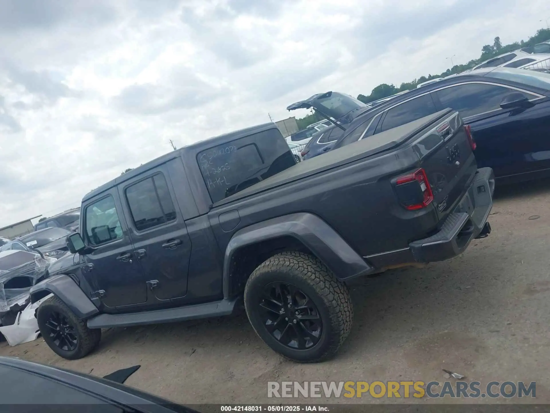 14 Photograph of a damaged car 1C6HJTFG4ML617175 JEEP GLADIATOR 2021