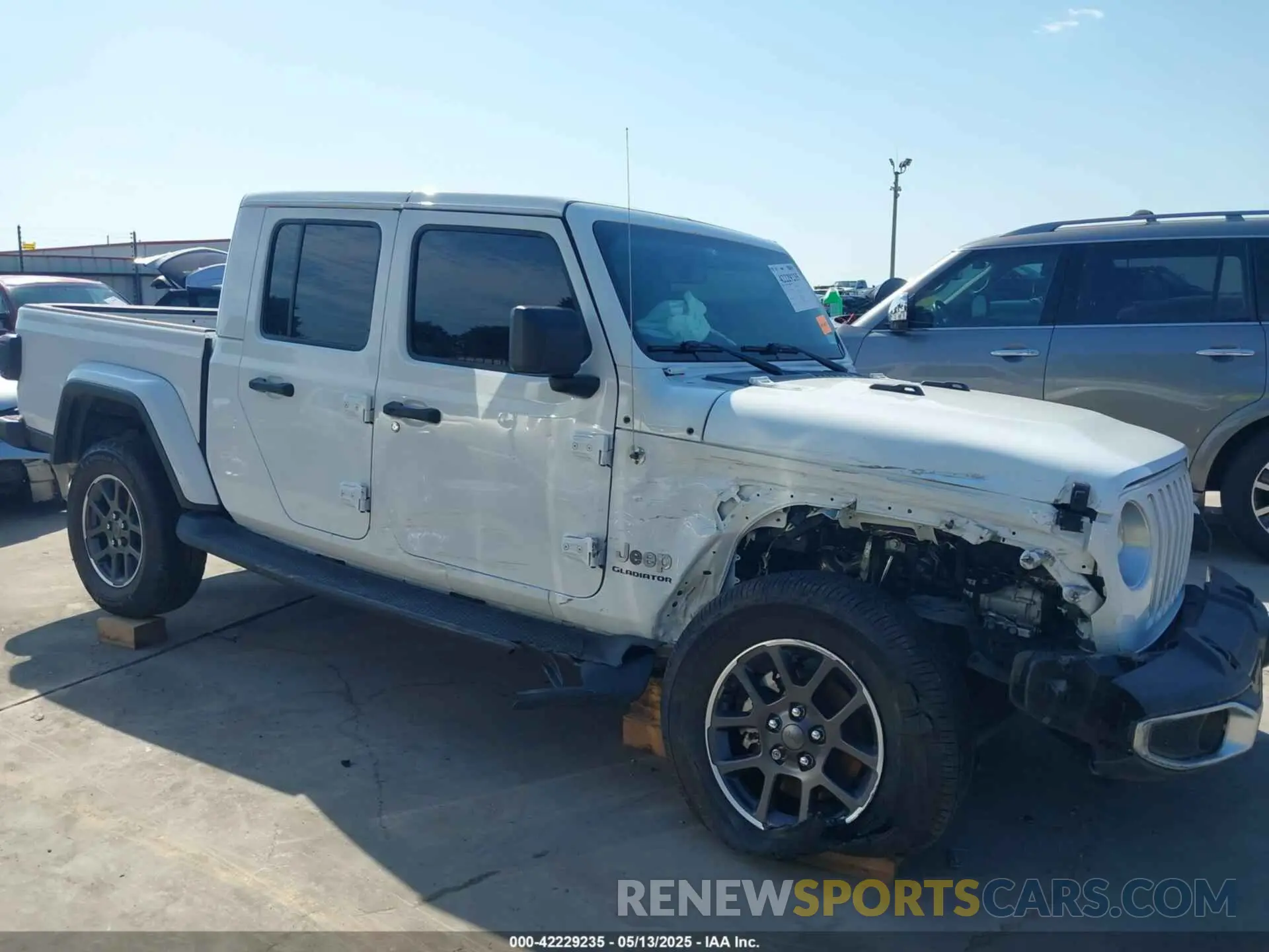 14 Photograph of a damaged car 1C6HJTFG8ML551570 JEEP GLADIATOR 2021