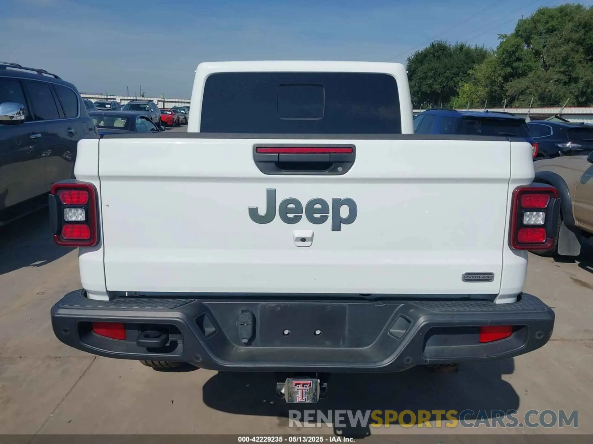 17 Photograph of a damaged car 1C6HJTFG8ML551570 JEEP GLADIATOR 2021