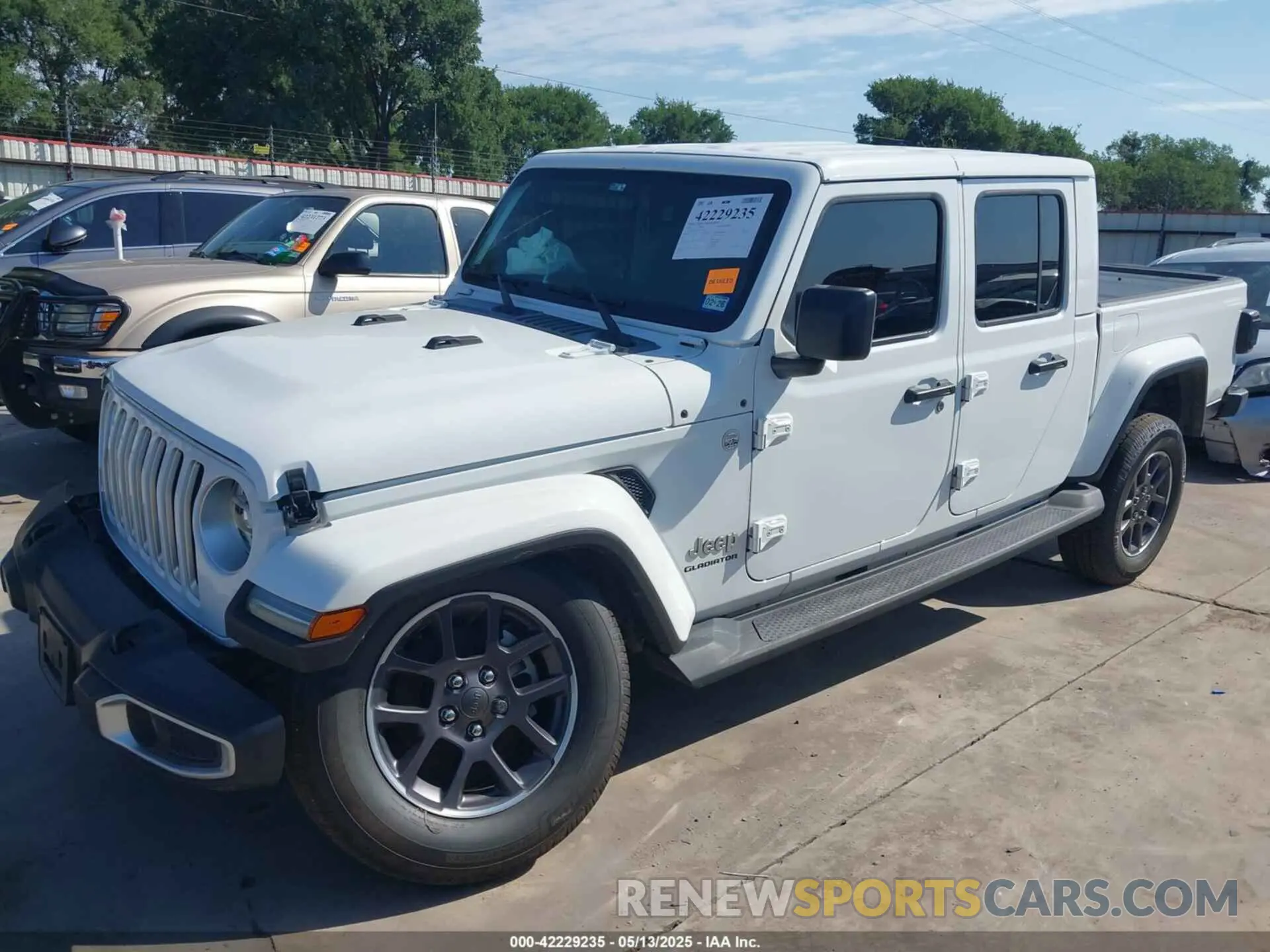 2 Photograph of a damaged car 1C6HJTFG8ML551570 JEEP GLADIATOR 2021